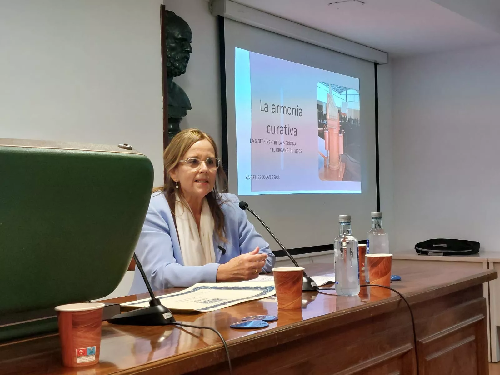 Lectura del Discurso de Ingreso en Asemeya de Ángel Escolán Gelos