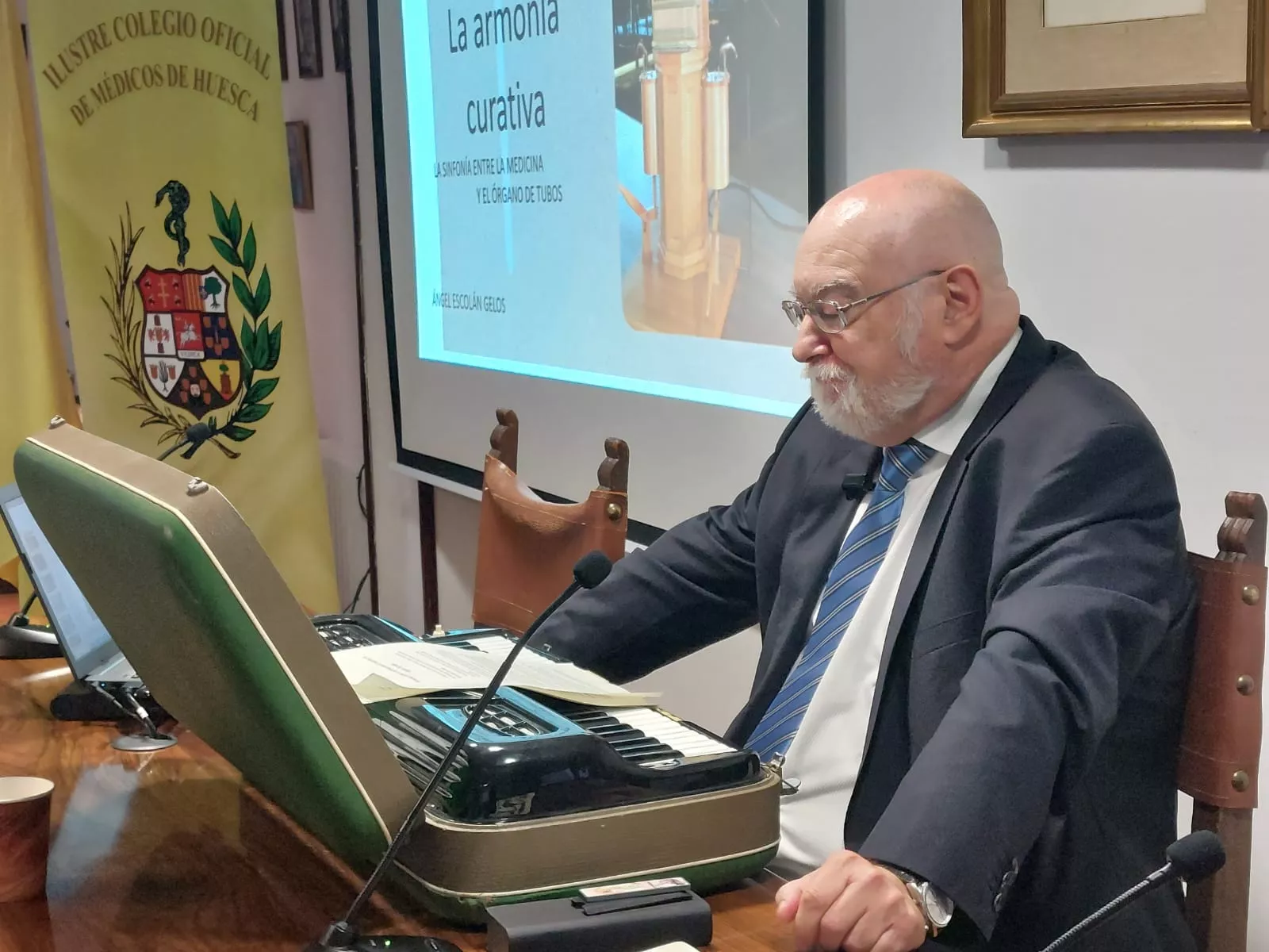 Lectura del Discurso de Ingreso en Asemeya de Ángel Escolán Gelos