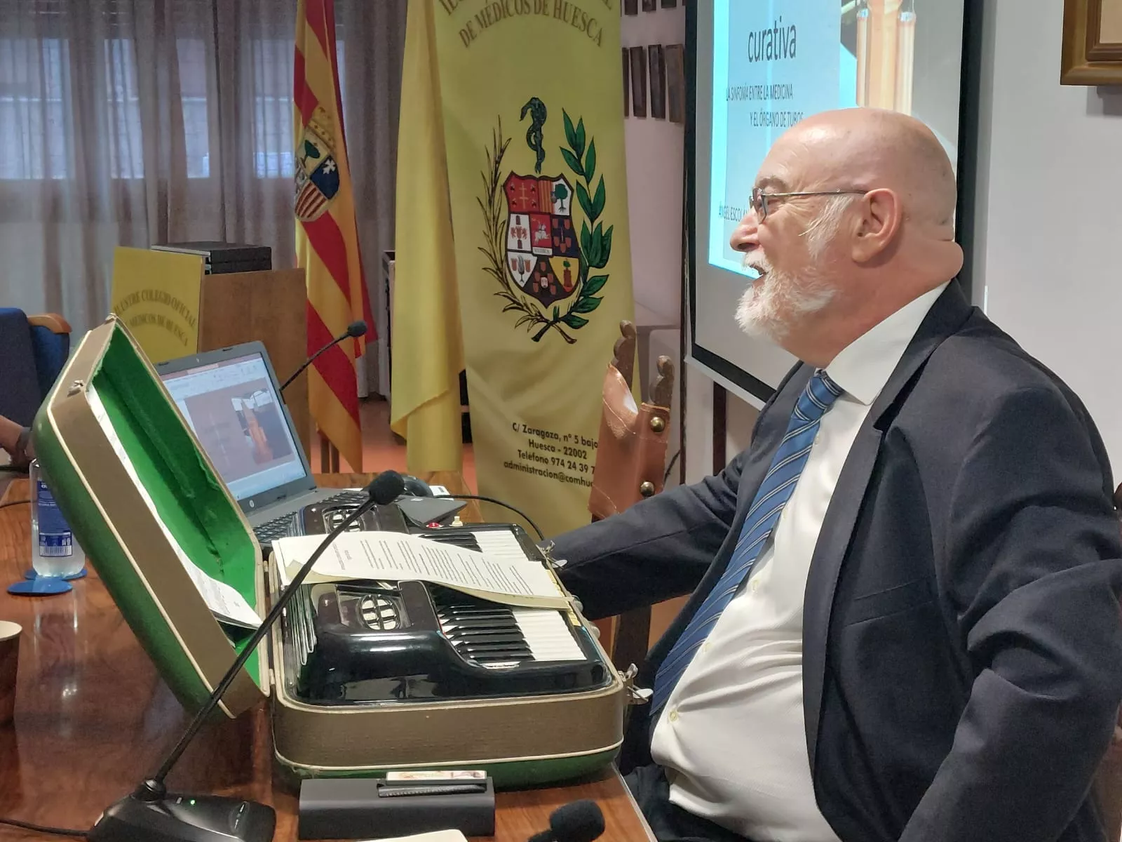 Lectura del Discurso de Ingreso en Asemeya de Ángel Escolán Gelos