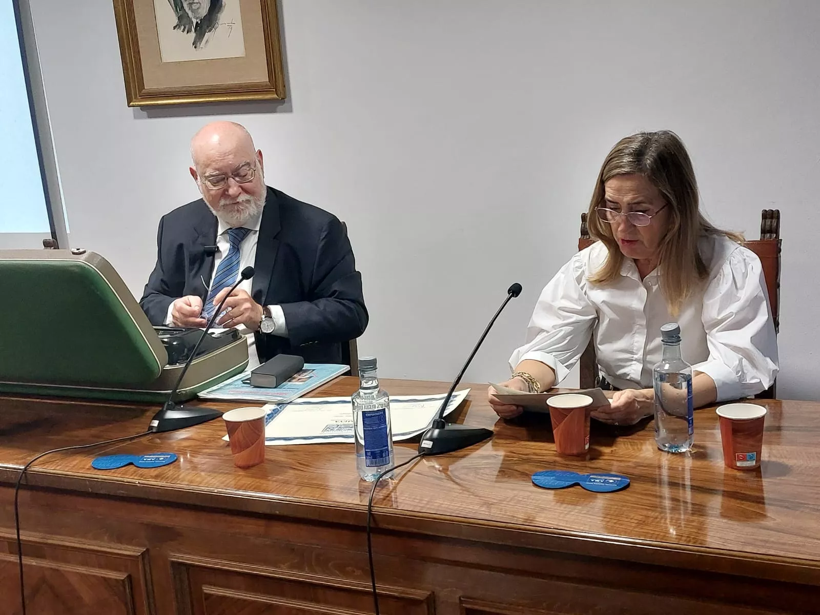 Lectura del Discurso de Ingreso en Asemeya de Ángel Escolán Gelos