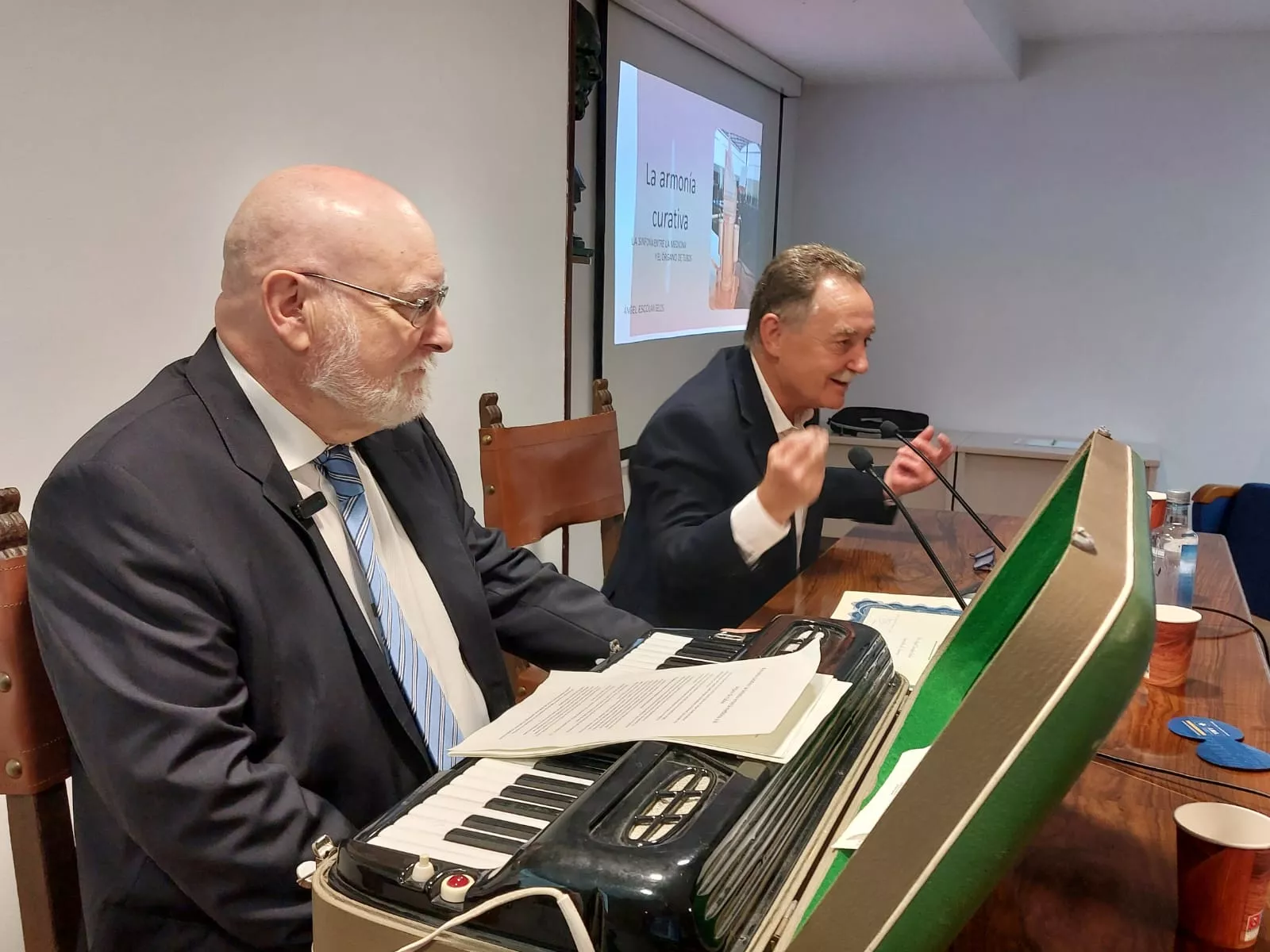 Lectura del Discurso de Ingreso en Asemeya de Ángel Escolán Gelos