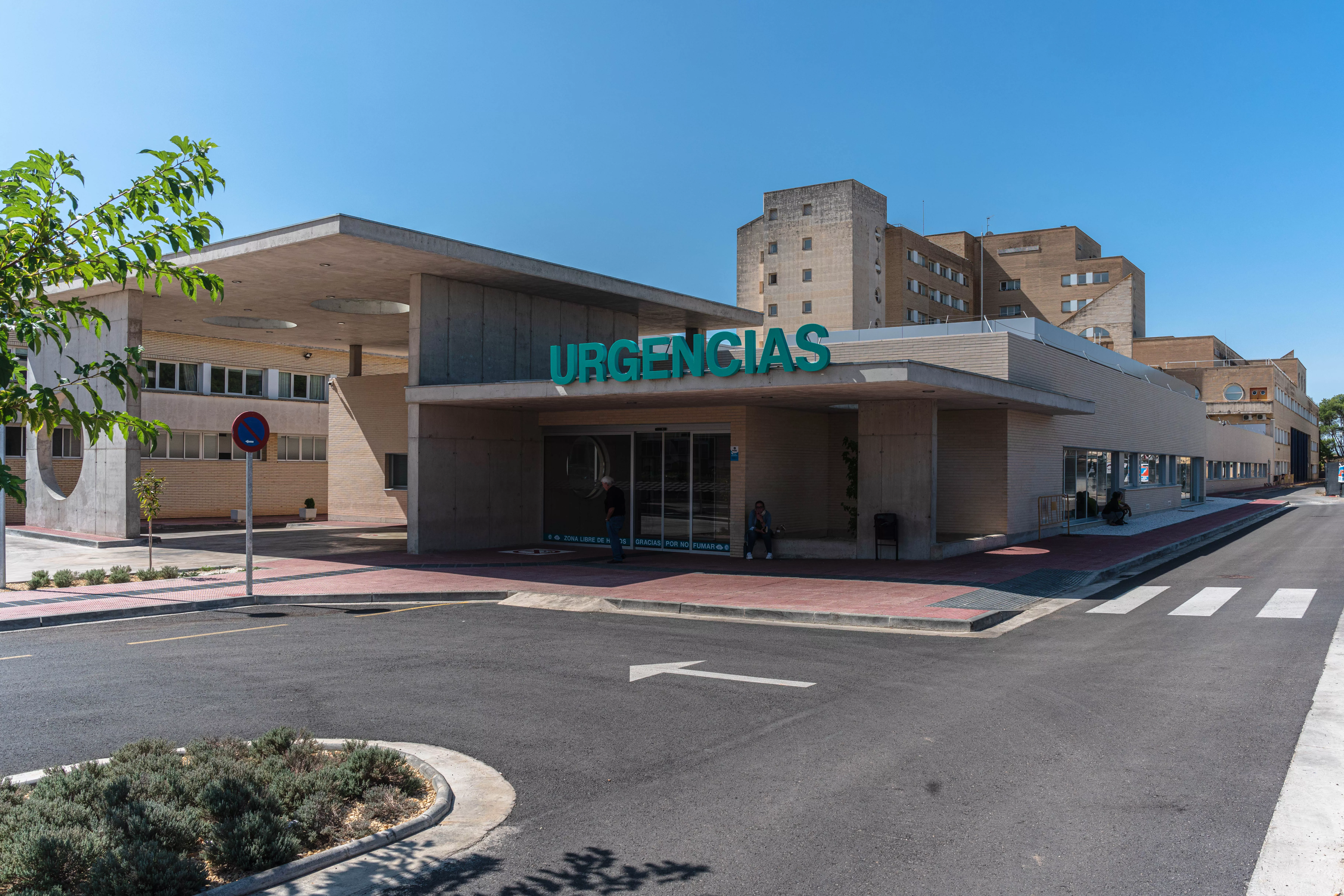Acceso a las Urgencias del Hospital San Jorge de Huesca. Foto Myriam Martínez