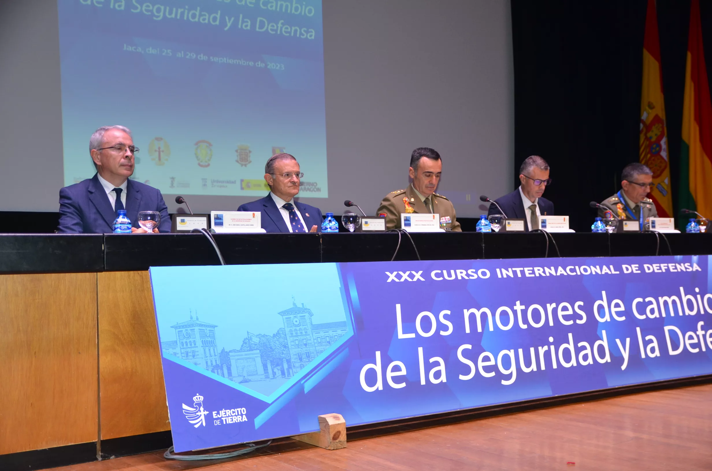 Clausura en Jaca del XX Curso Internacional de Defensa.