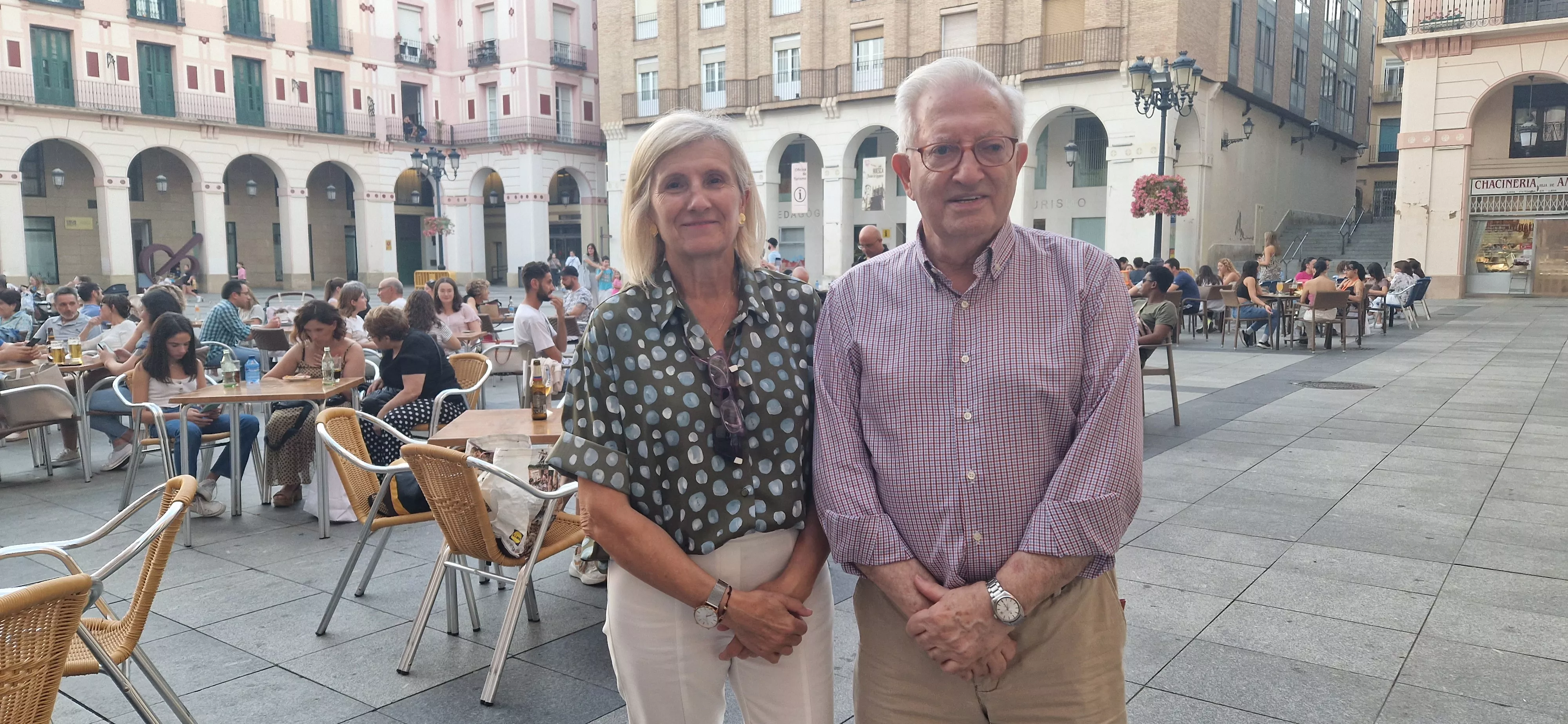 Nieves Doz, presidenta de la Asociación Down Huesca, y Gonzalo Berzosa de Down España. Foto Myriam Martínez Nieves Doz, presidenta de la Asociación Down Huesca, y Gonzalo Berzosa de Down España. Foto Myriam Martínez