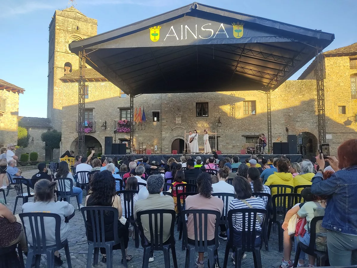 Una de las actividades culturales realizadas en Aínsa este septiembre.
