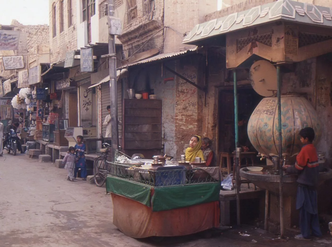 Visita de Marco Pascual a Darra.