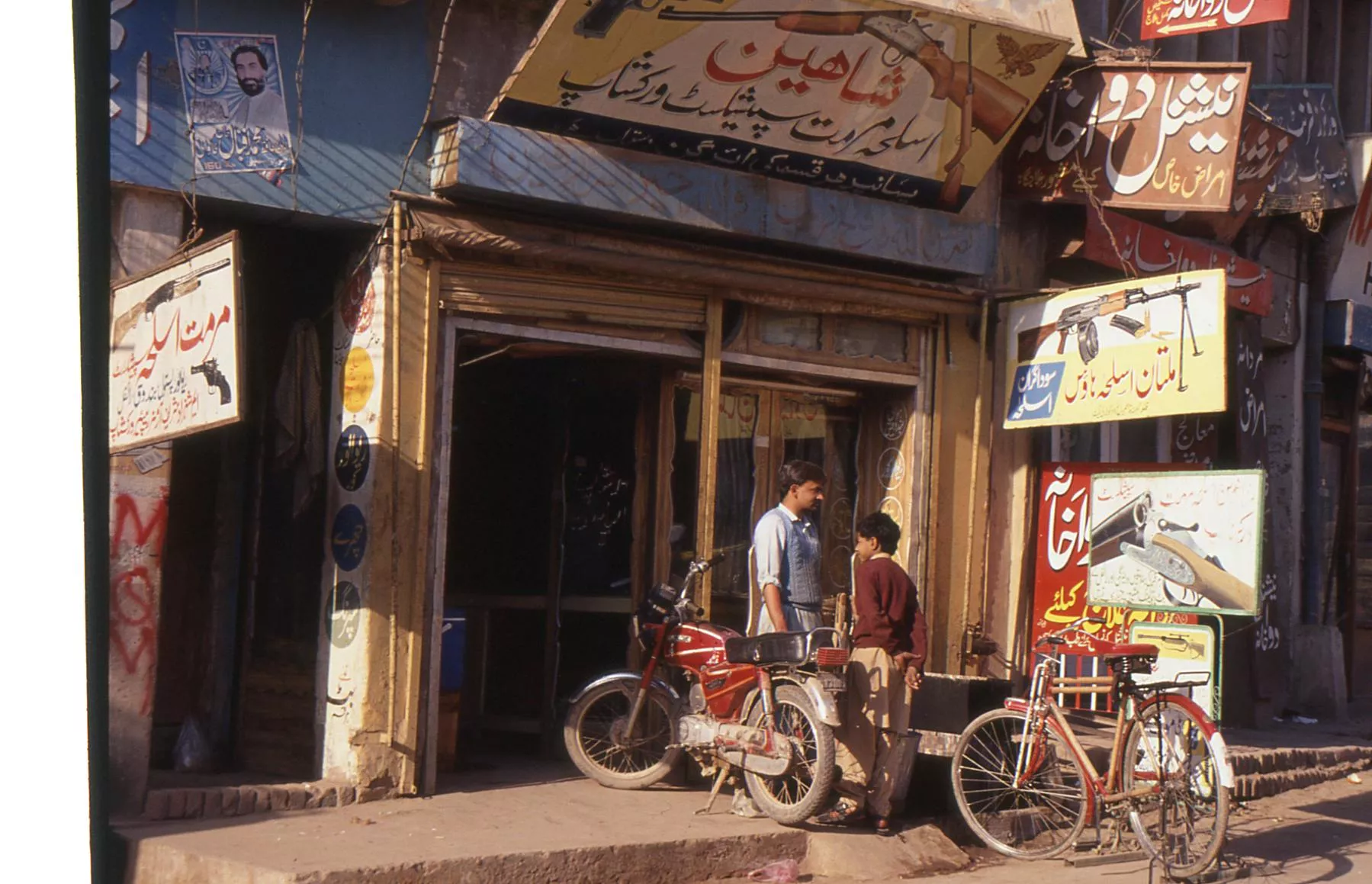 Visita de Marco Pascual a Darra.
