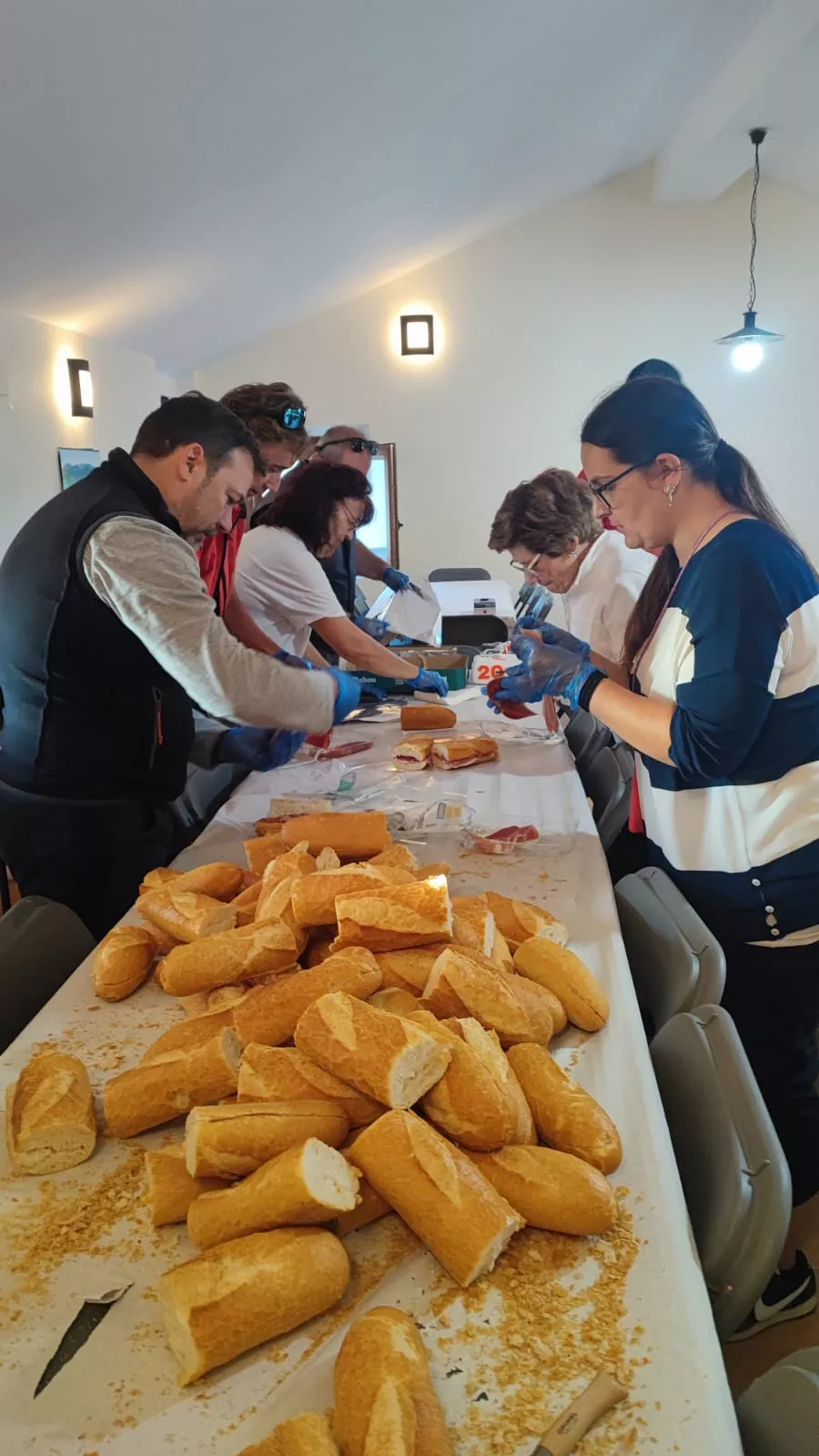 Tercera Ruta del Abadiado. Preparando bocadillos.