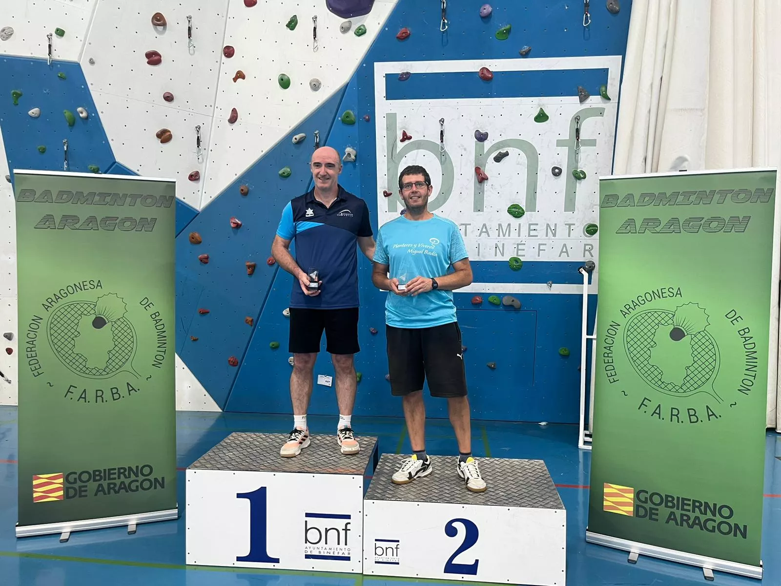 Marco se lleva en Binéfar el regional de bádminton ante su gente