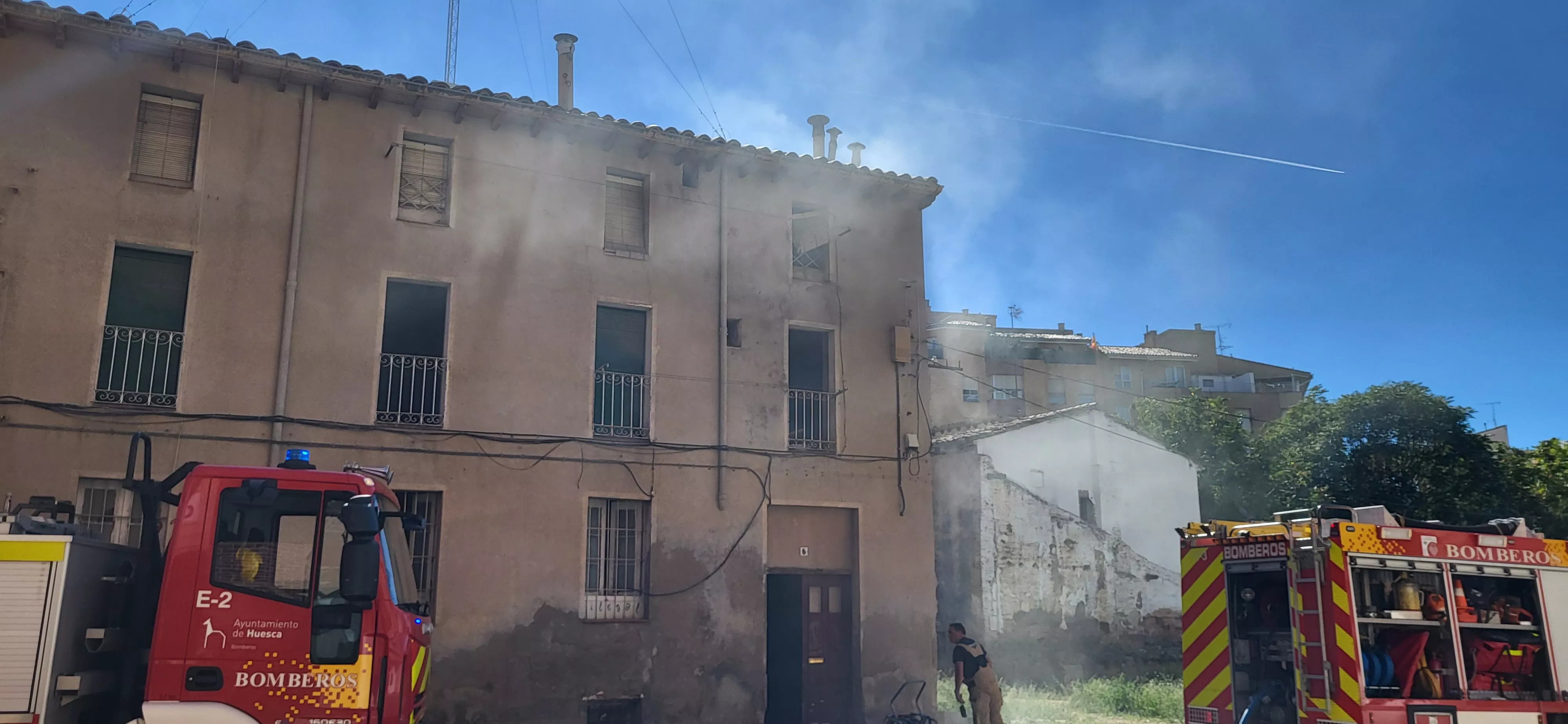 Incendio declarado en una casa okupada de la plaza San Félix y San Voto de Huesca. Foto Mercedes Manterola