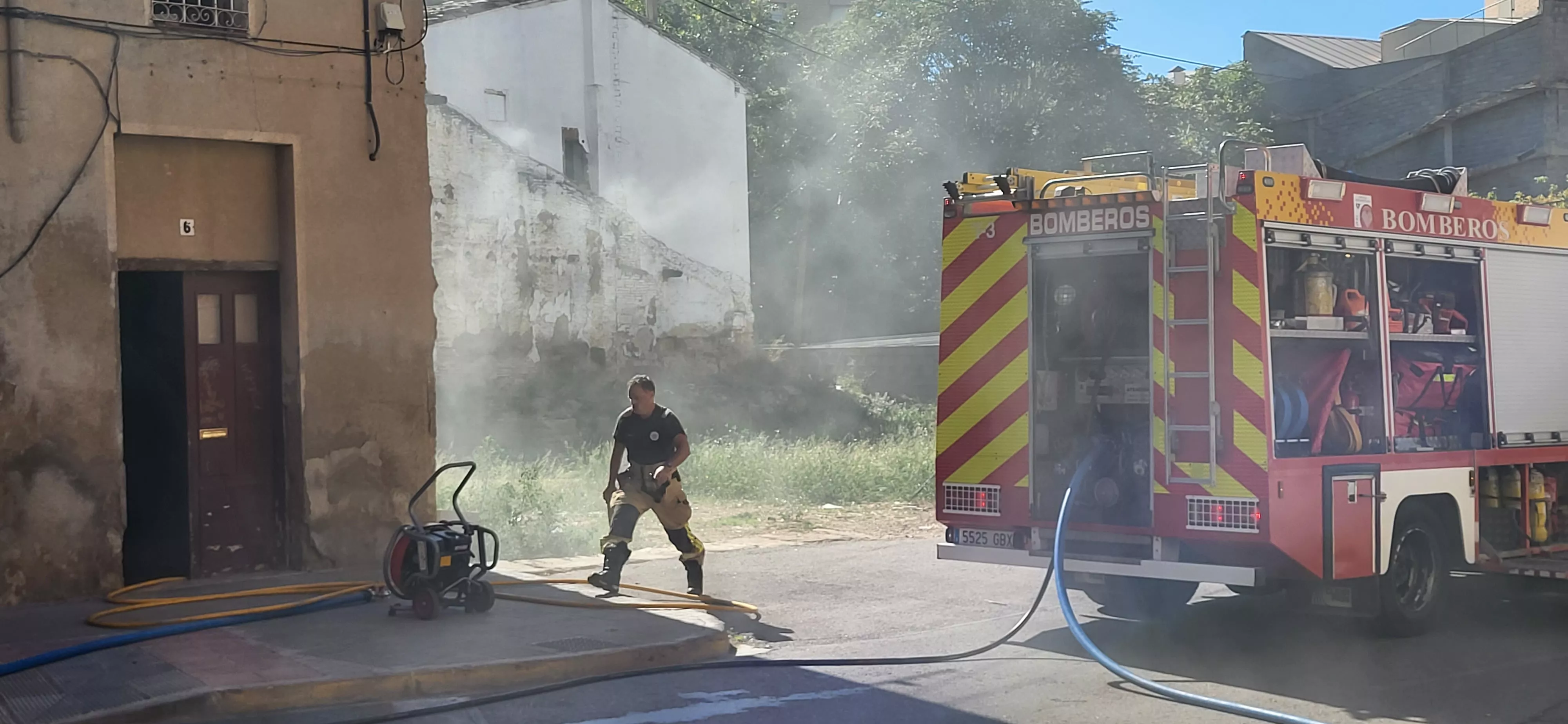 Incendio declarado en una casa okupada de la plaza San Félix y San Voto de Huesca. Foto Mercedes Manterola
