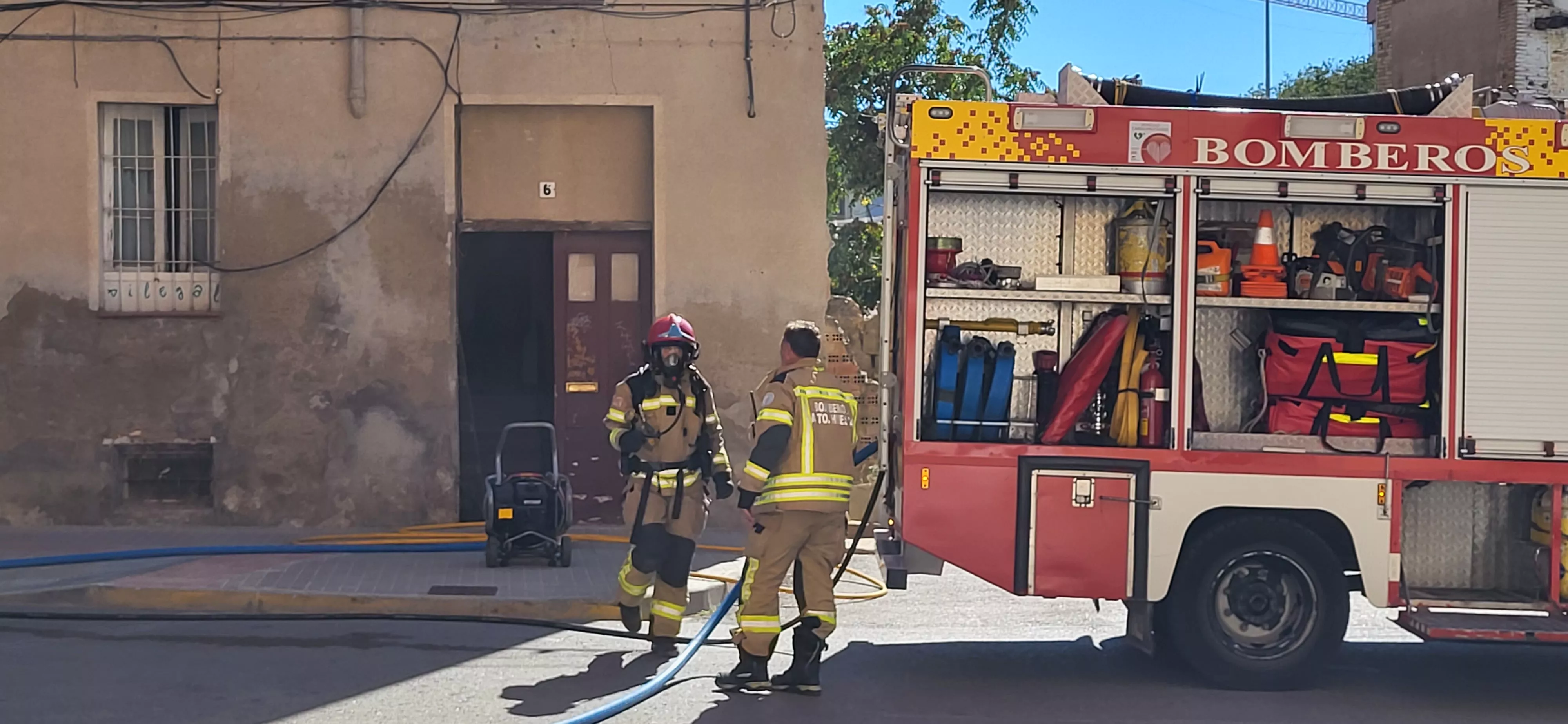 Incendio declarado en una casa okupada de la plaza San Félix y San Voto de Huesca. Foto Mercedes Manterola