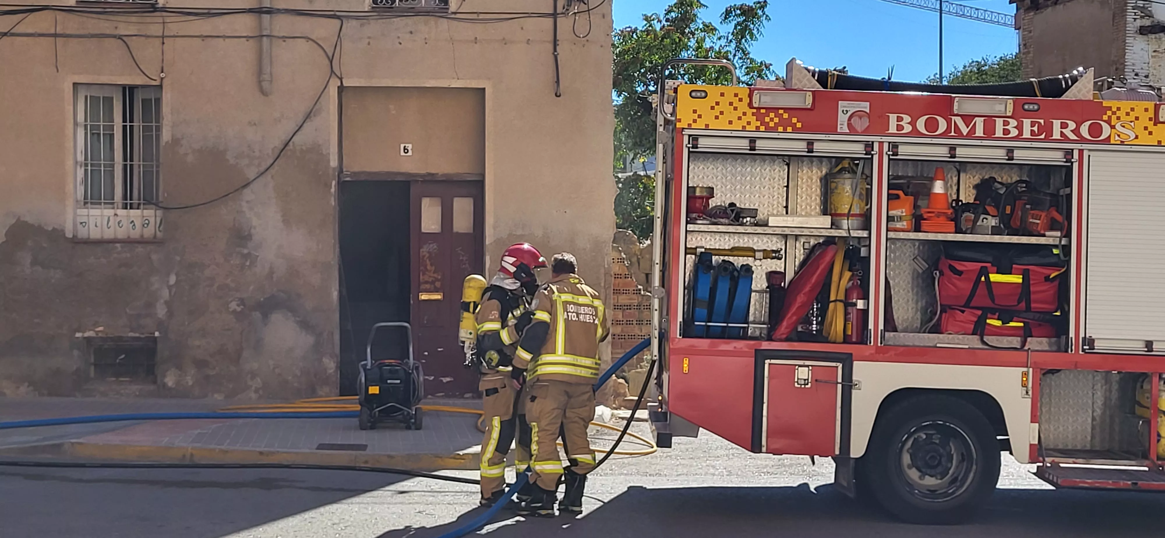 Incendio declarado en una casa okupada de la plaza San Félix y San Voto de Huesca. Foto Mercedes Manterola