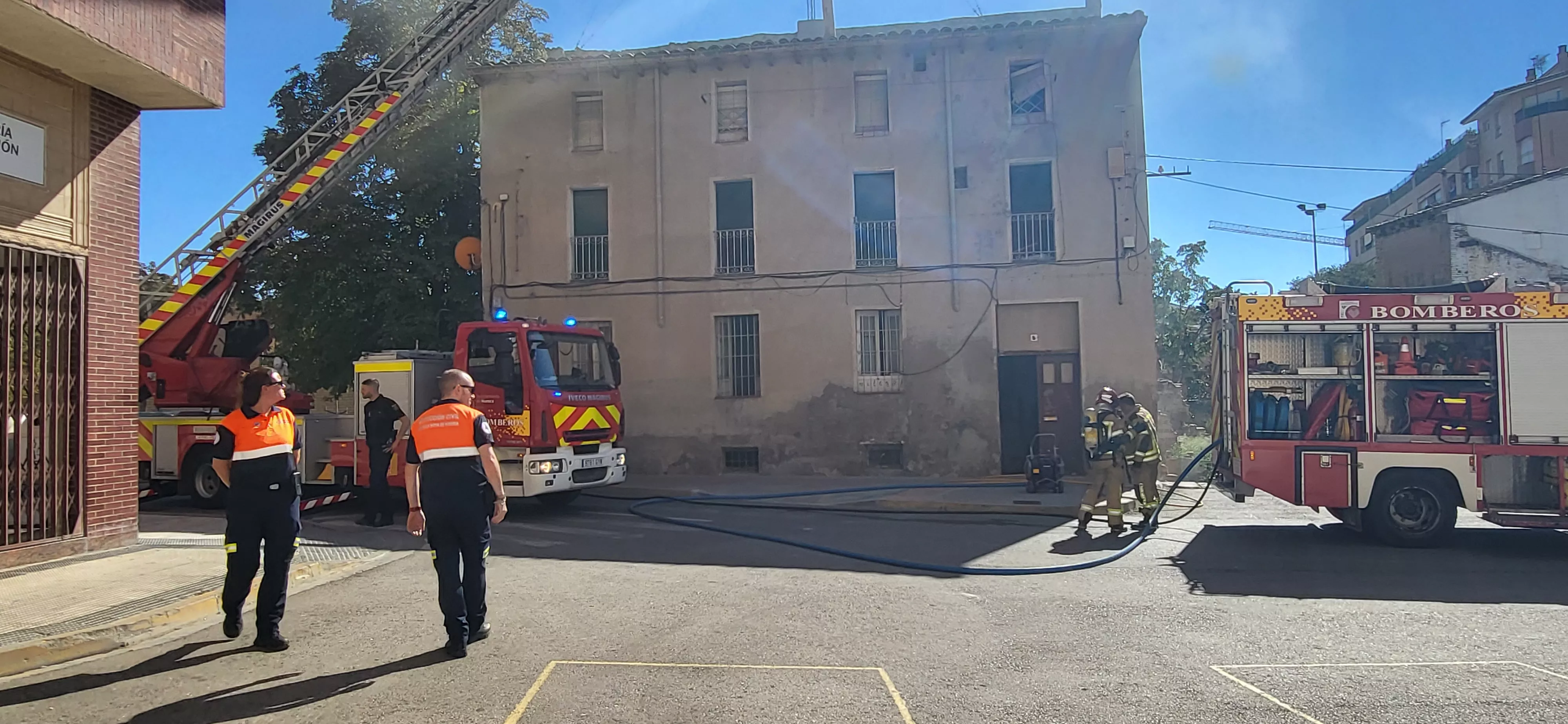 Incendio declarado en una casa okupada de la plaza San Félix y San Voto de Huesca. Foto Mercedes Manterola