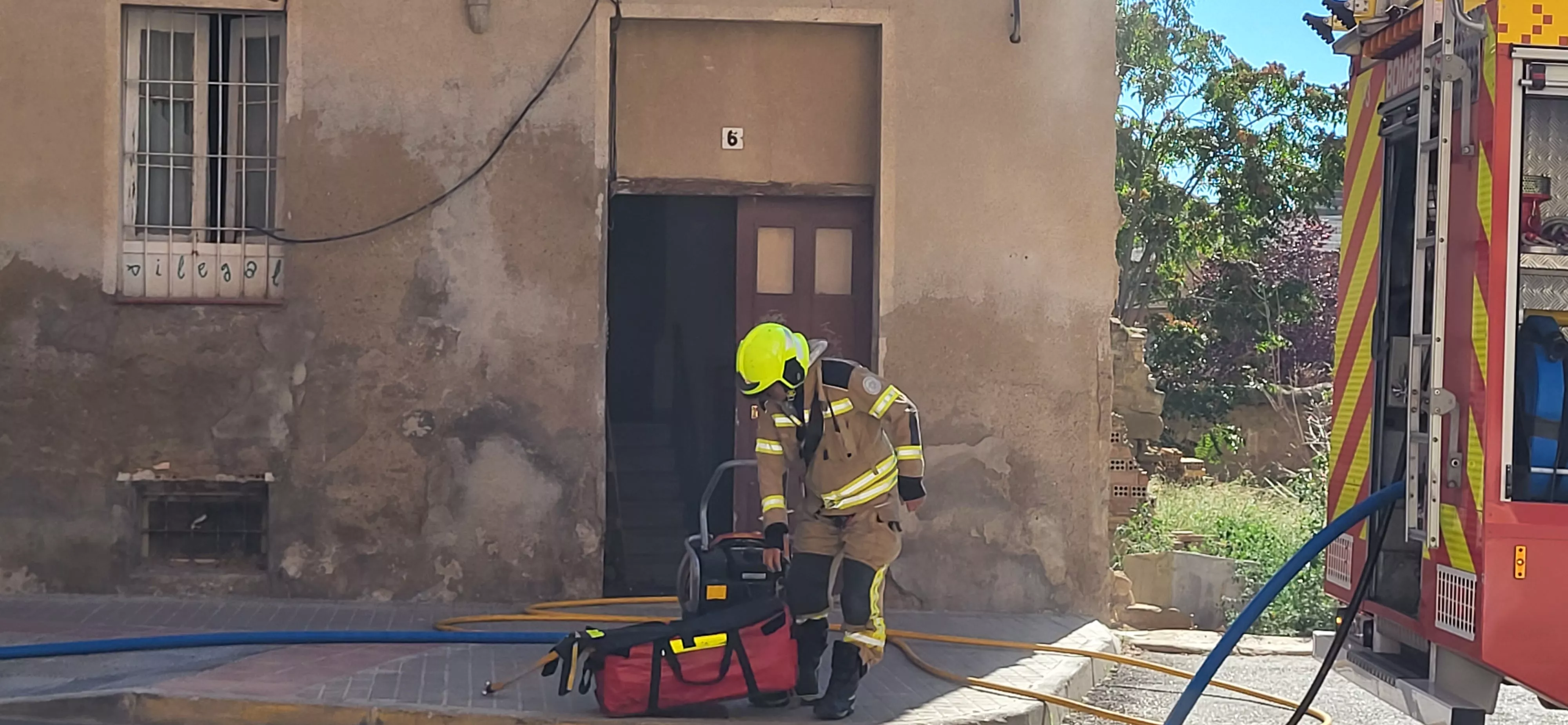 Incendio declarado en una casa okupada de la plaza San Félix y San Voto de Huesca. Foto Mercedes Manterola