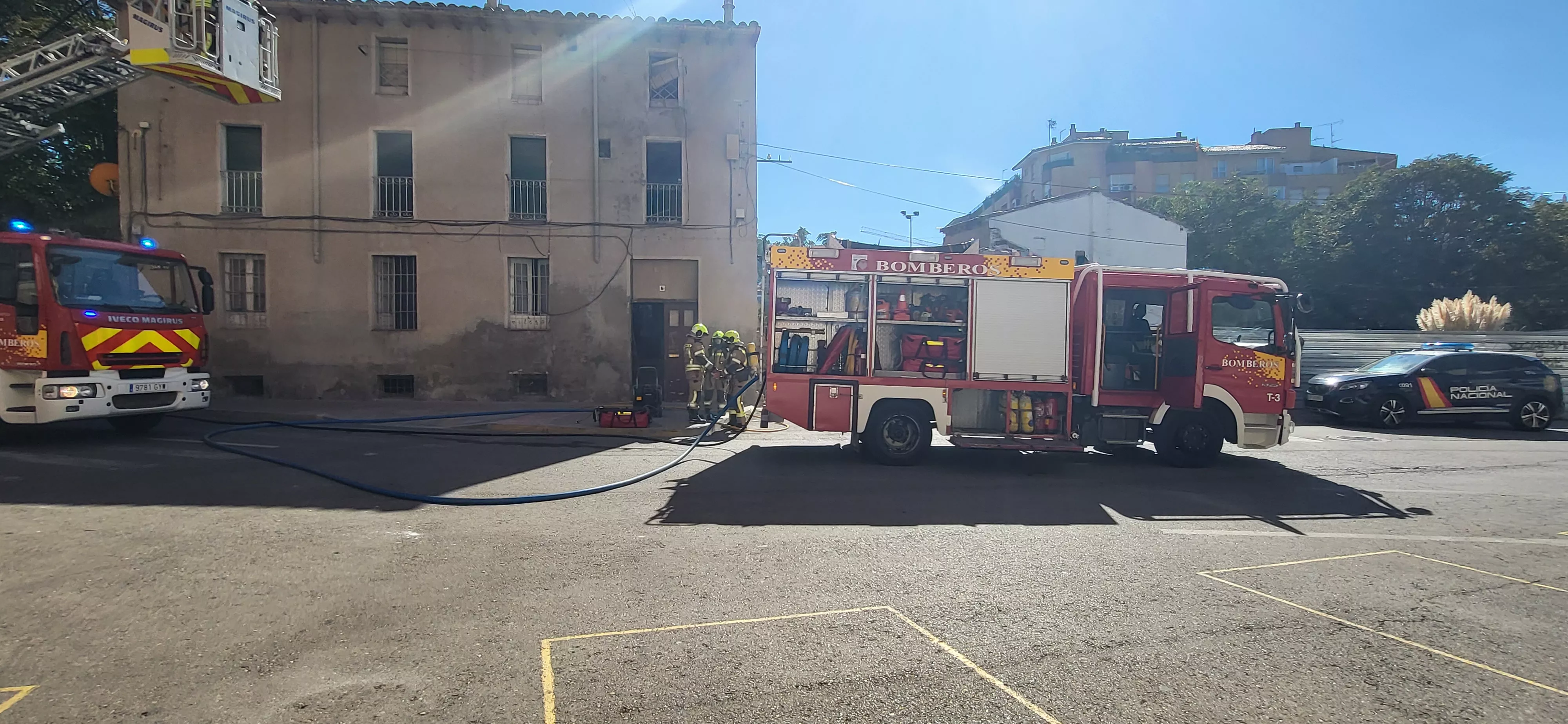 Incendio declarado en una casa okupada de la plaza San Félix y San Voto de Huesca. Foto Mercedes Manterola