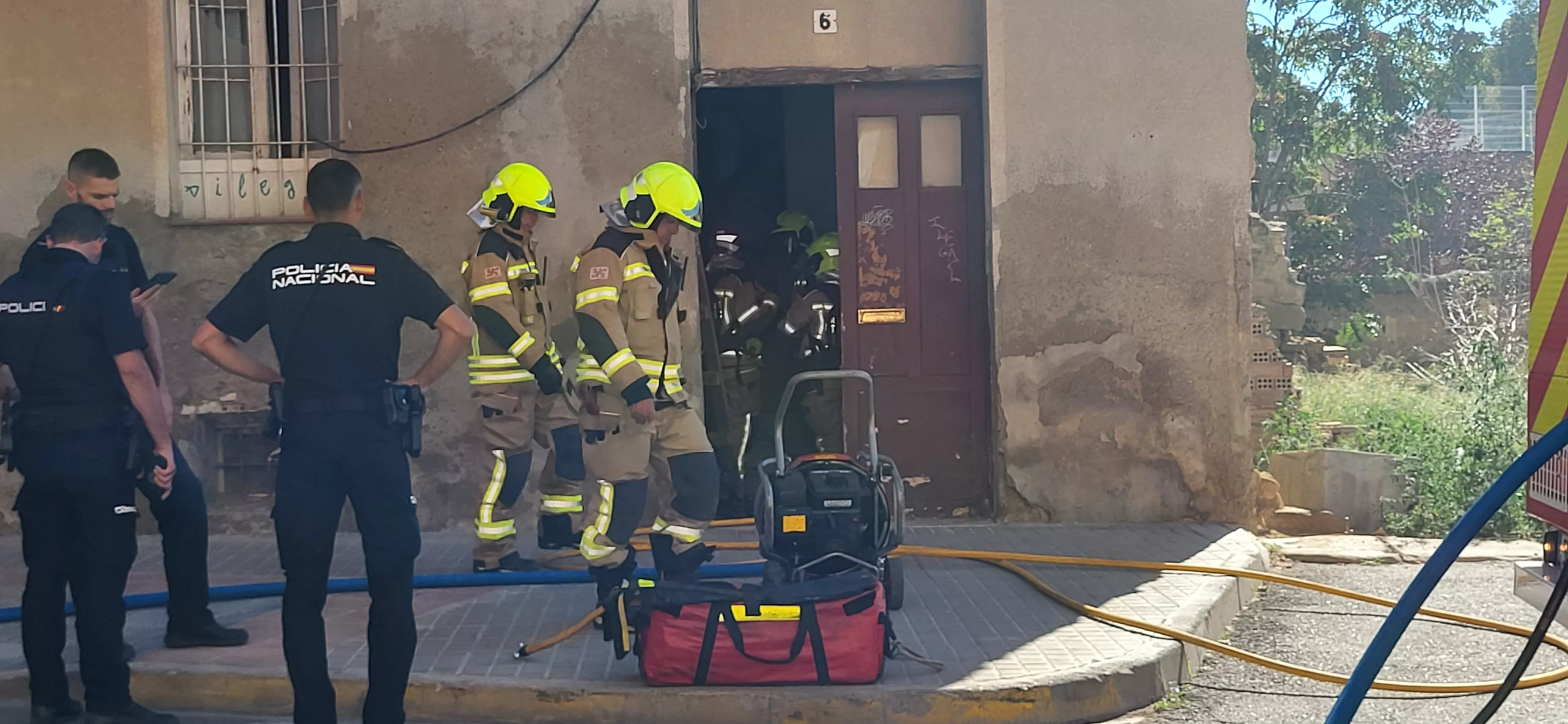 Incendio declarado en una casa okupada de la plaza San Félix y San Voto de Huesca. Foto Mercedes Manterola