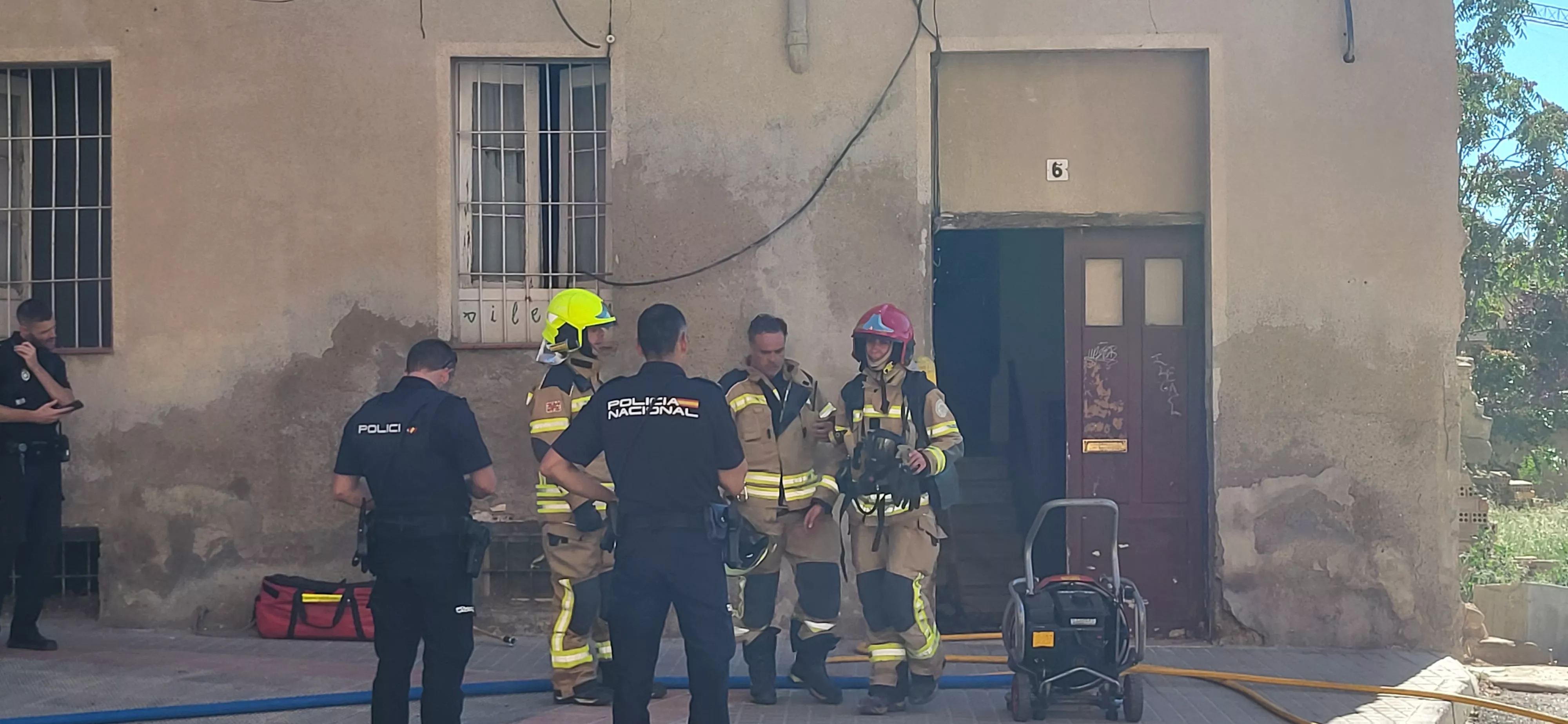 Incendio declarado en una casa okupada de la plaza San Félix y San Voto de Huesca. Foto Mercedes Manterola