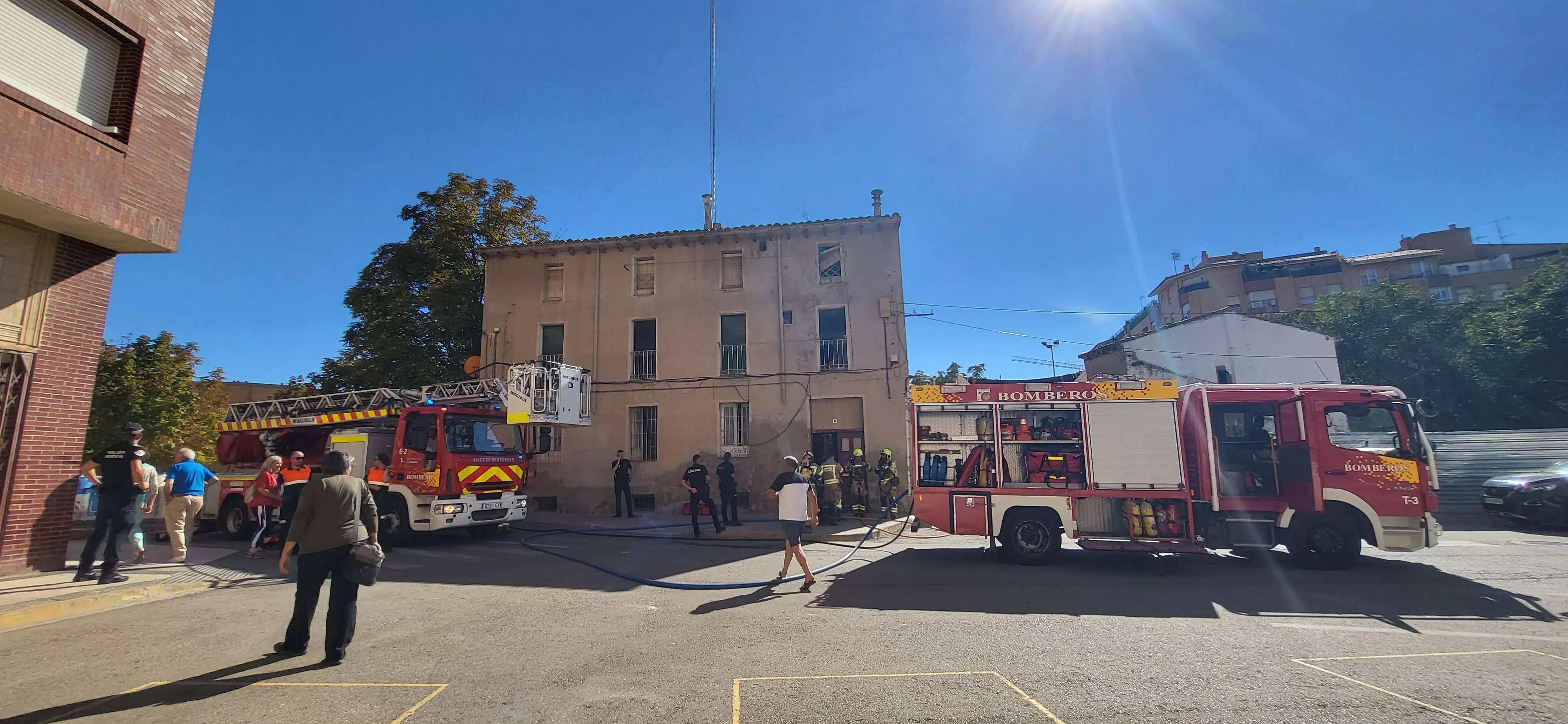Incendio declarado en una casa okupada de la plaza San Félix y San Voto de Huesca. Foto Mercedes Manterola