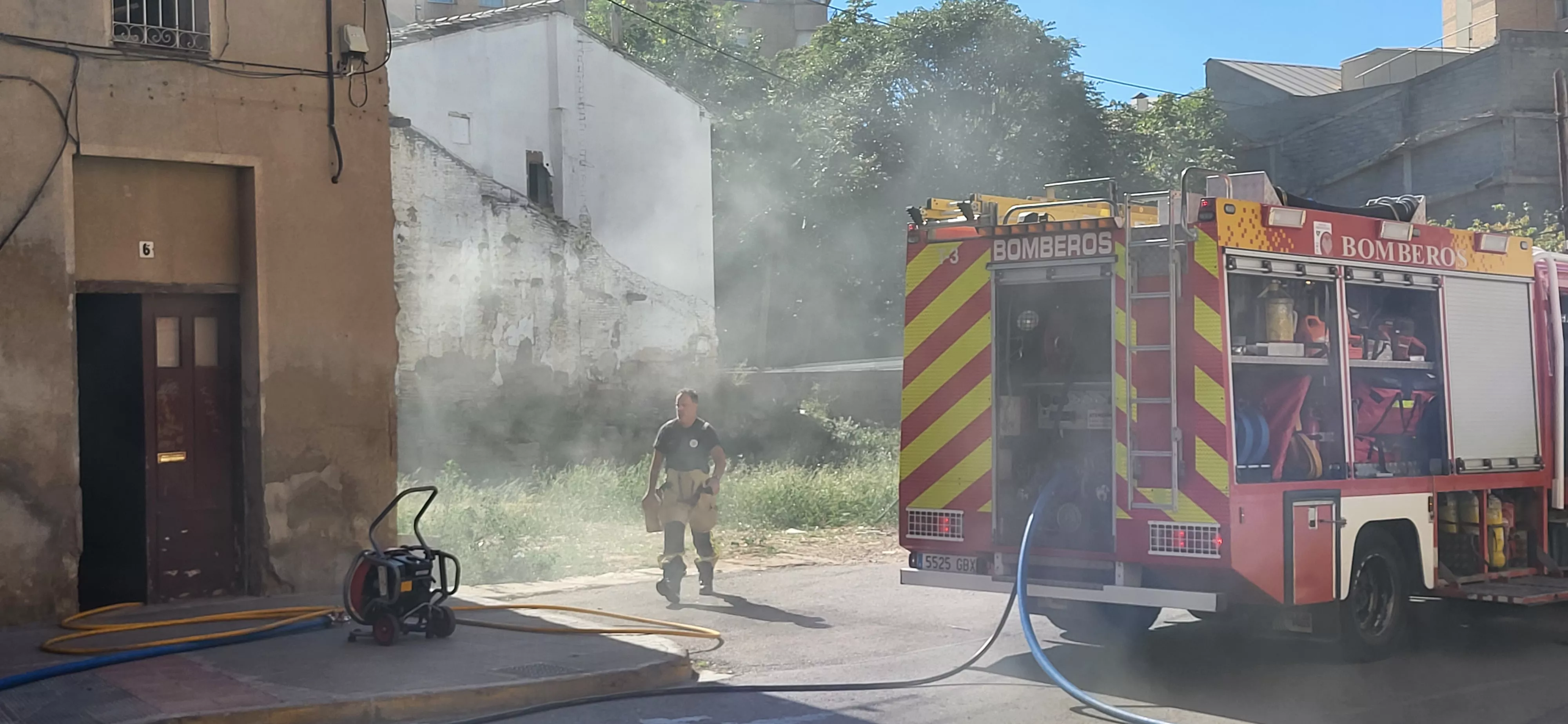 Incendio declarado en una casa okupada de la plaza San Félix y San Voto de Huesca. Foto Mercedes Manterola