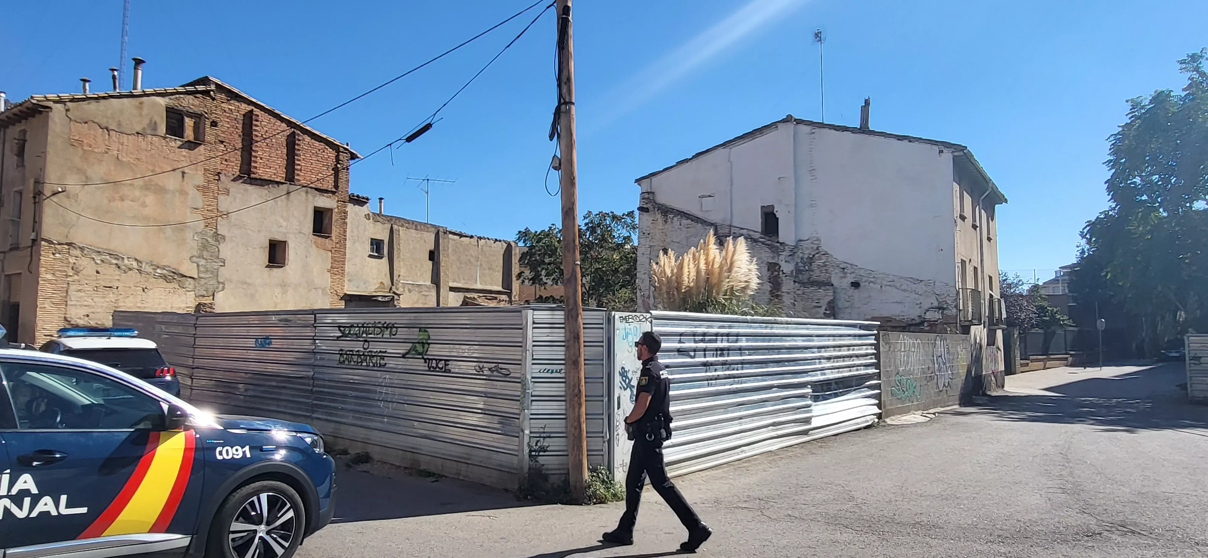 Incendio declarado en una casa okupada de la plaza San Félix y San Voto de Huesca. Foto Mercedes Manterola