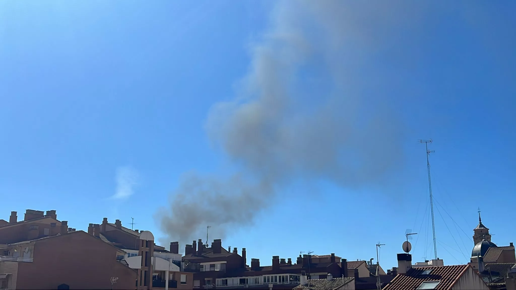 Incendio declarado en una casa okupada de la plaza San Félix y San Voto de Huesca. 