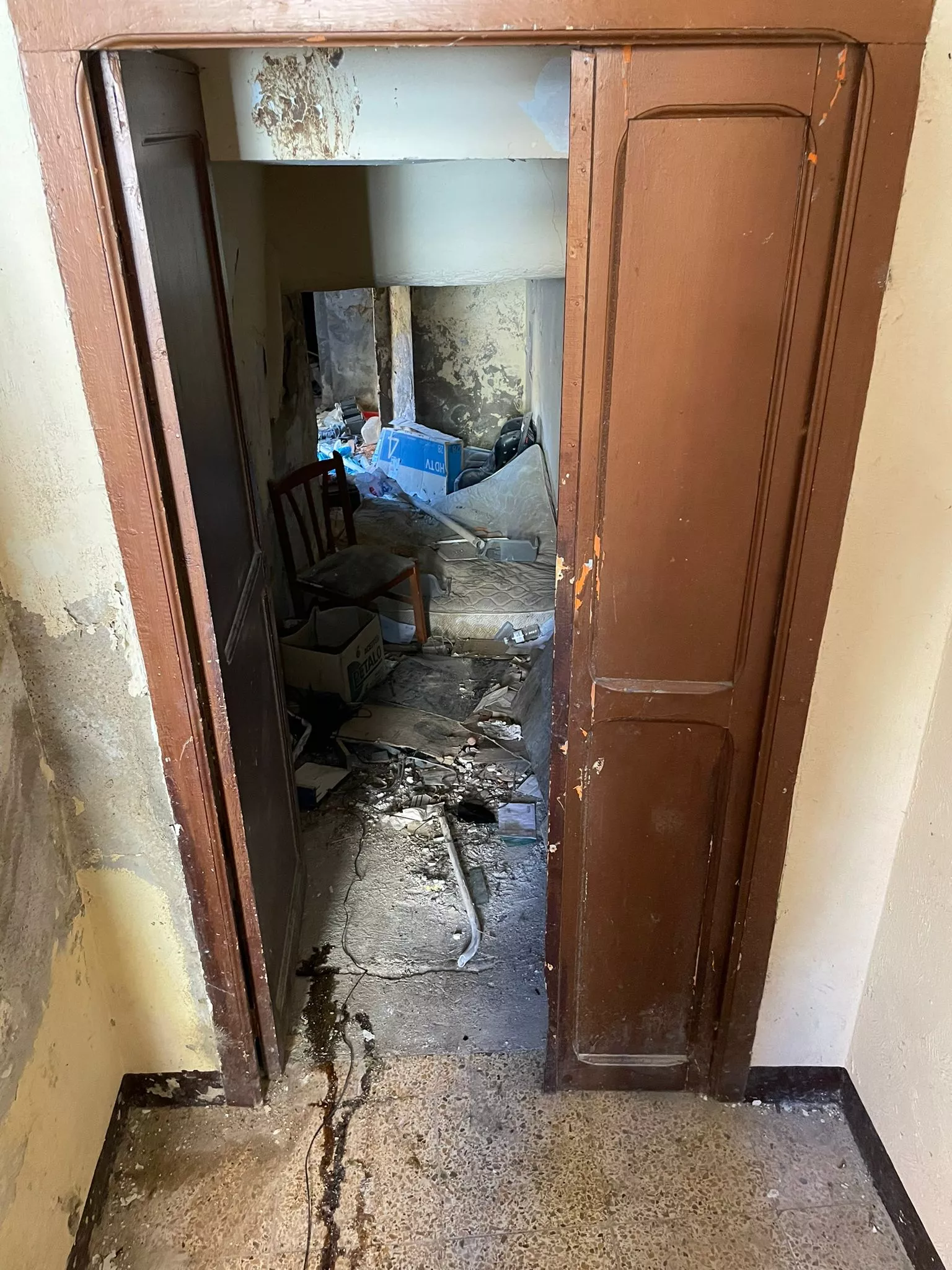 Incendio declarado en una casa okupada de la plaza San Félix y San Voto de Huesca. 