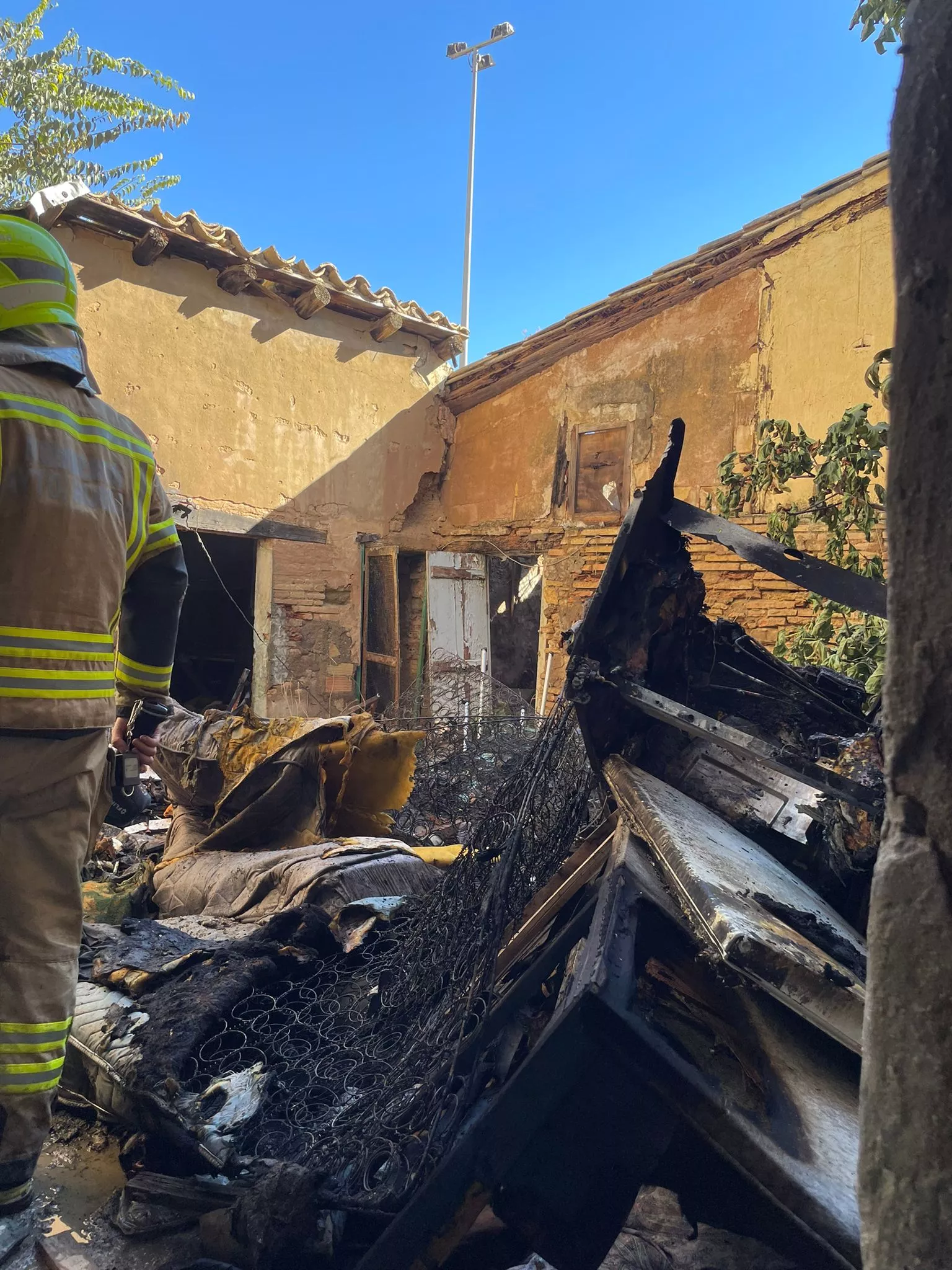 Incendio declarado en una casa okupada de la plaza San Félix y San Voto de Huesca. 