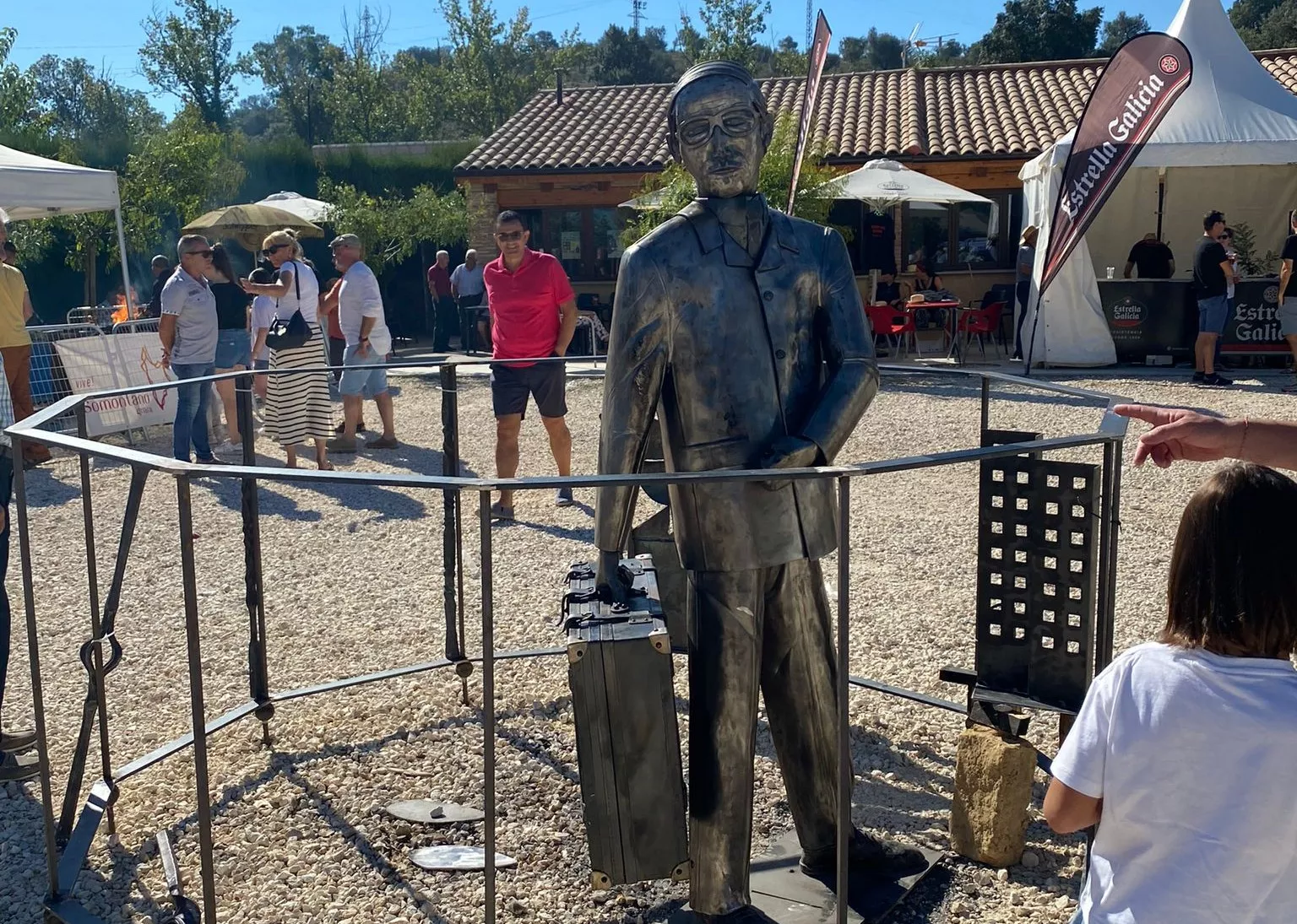 Figura principal de la escultura "Éxodo" de los forjadores en Estada. Foto: Pepe López Puy