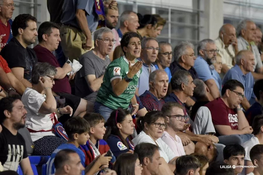 La sufridora afición del Huesca