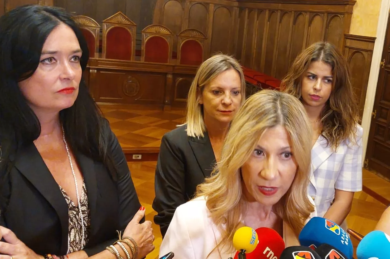 Lorena Orduna y Mar Vaquero. Detrás, Nuria Mur y Belén Almudévar