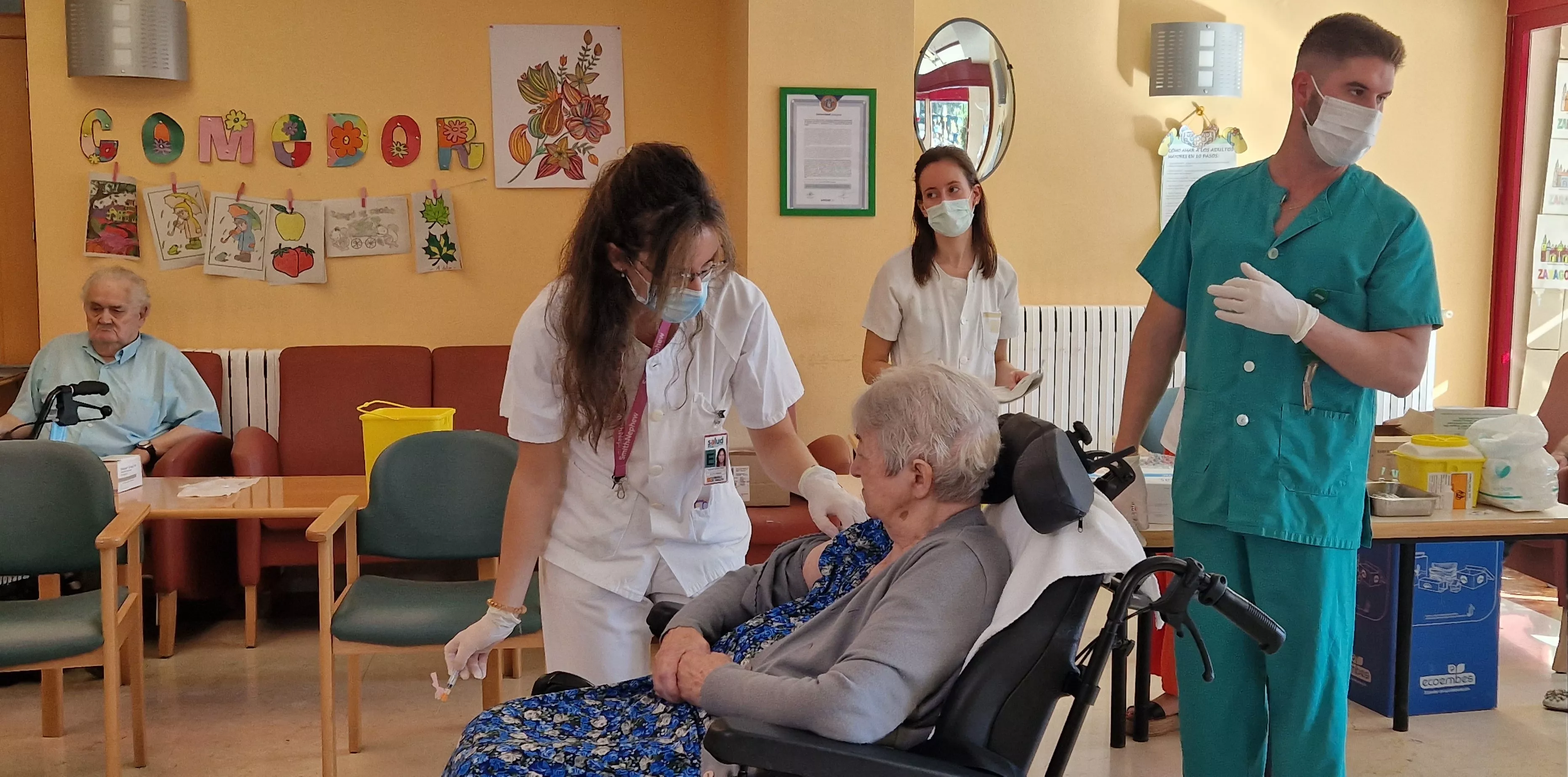 Inicio de la campaña de vacunación de covid y gripe. Imagen de la Residencia de la Sagrada Familia de Huesca. Foto Myriam Martínez