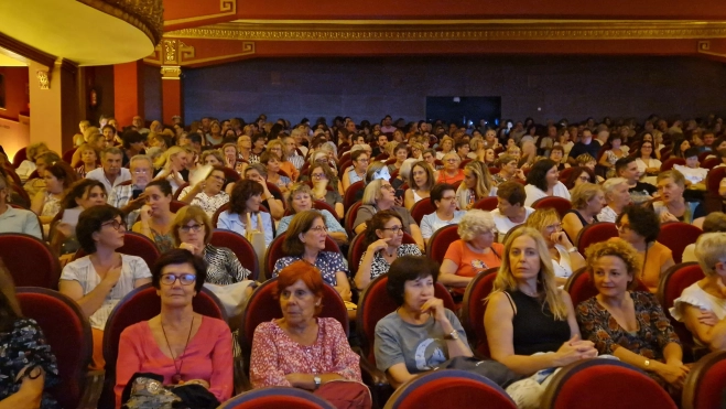 Llenazo en el Teatro Olimpia. Foto Myriam Martínez