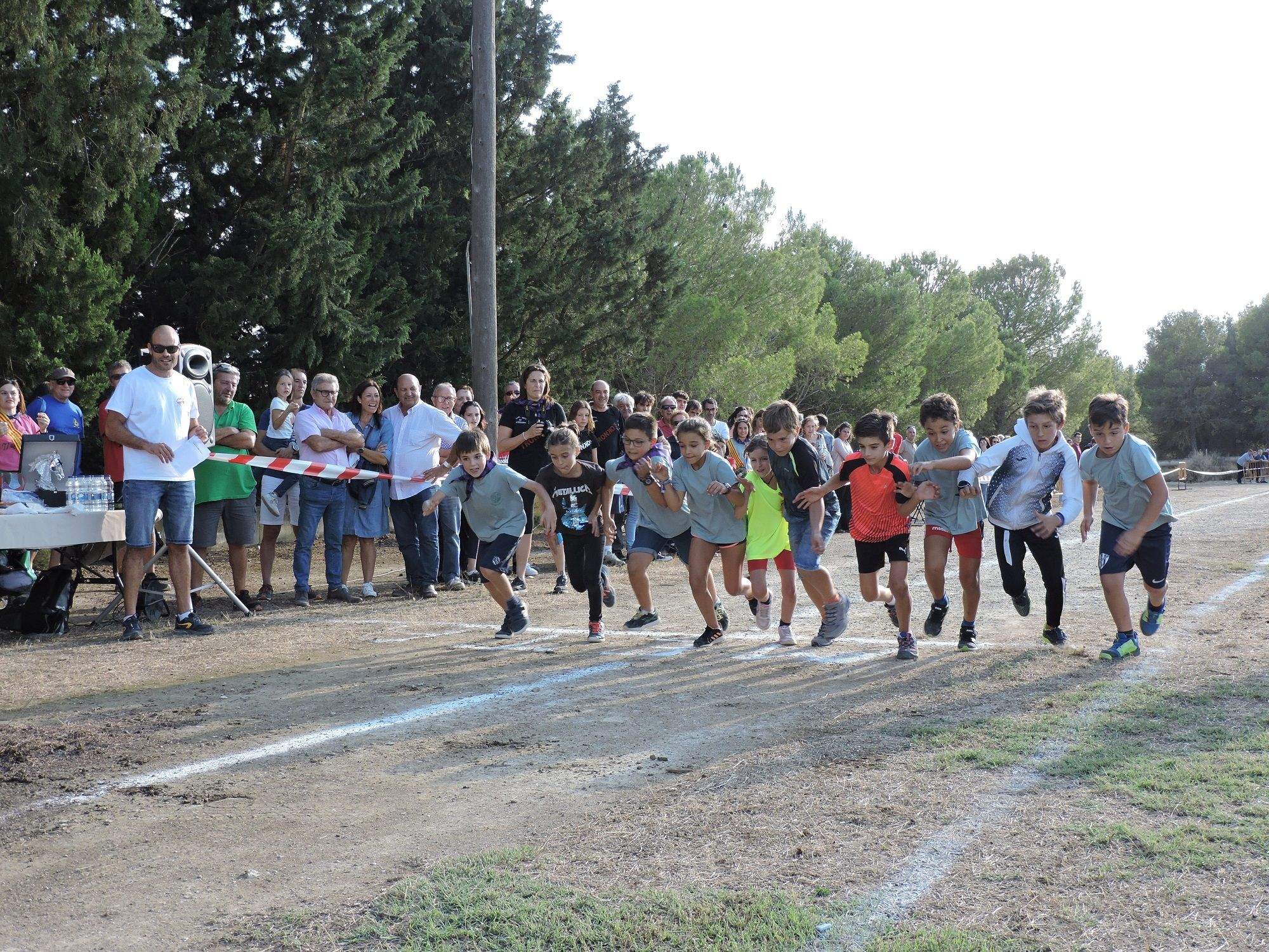 Los niños, al galope