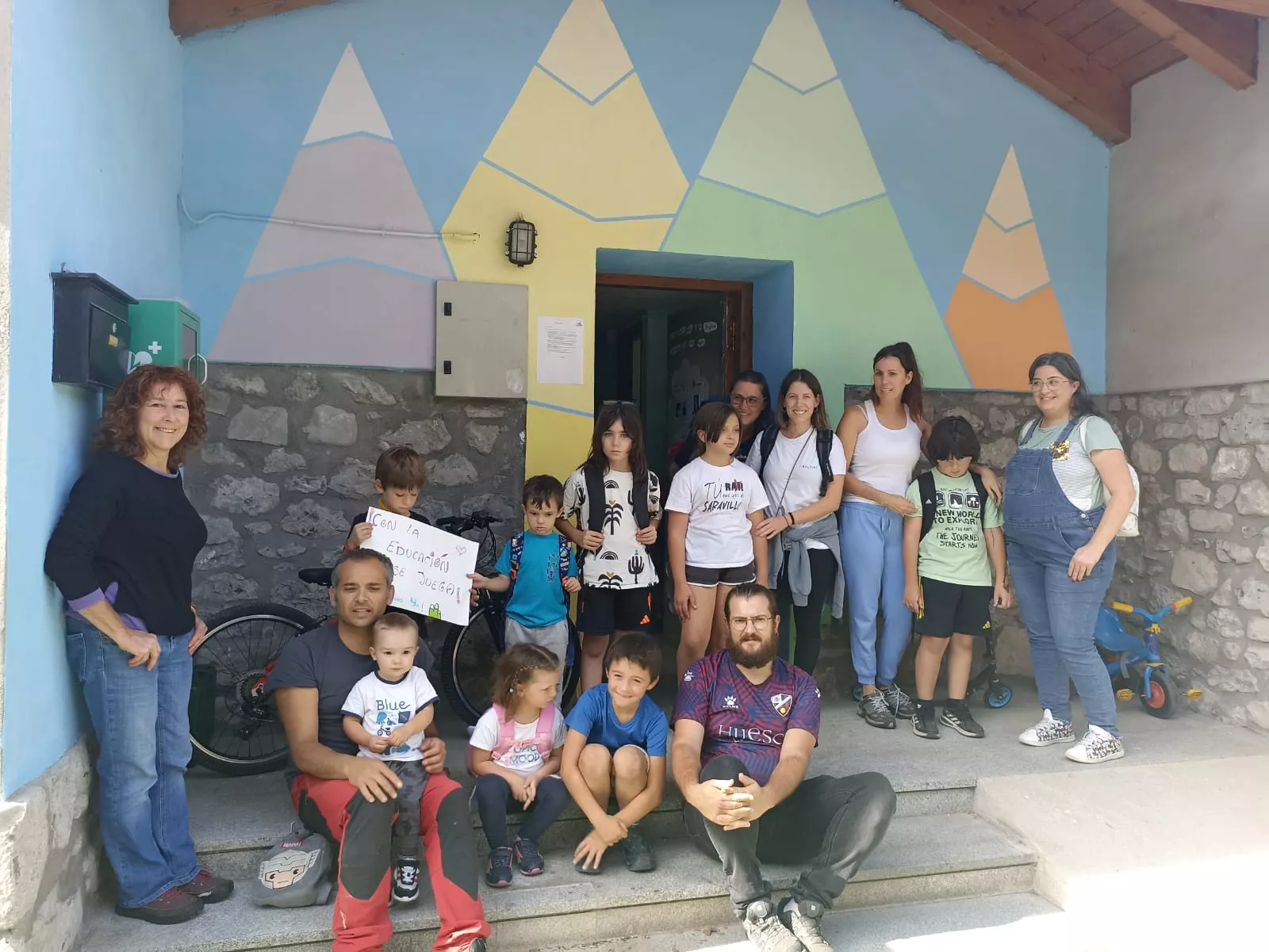 Concentración para pedir la contratación de auxiliares de educación especial. CRA Cinca Cinqueta. 