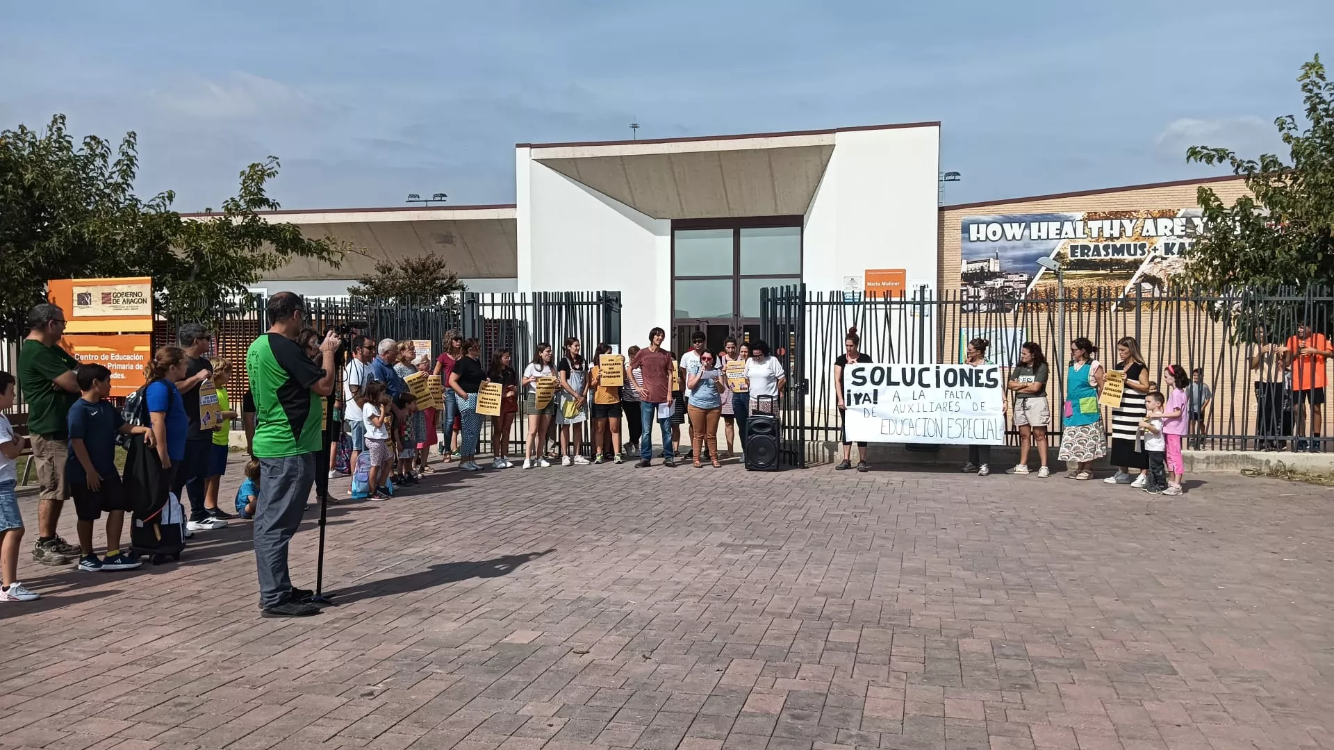 María Moliner Fraga. Concentración para pedir la contratación de auxiliares de educación especial.