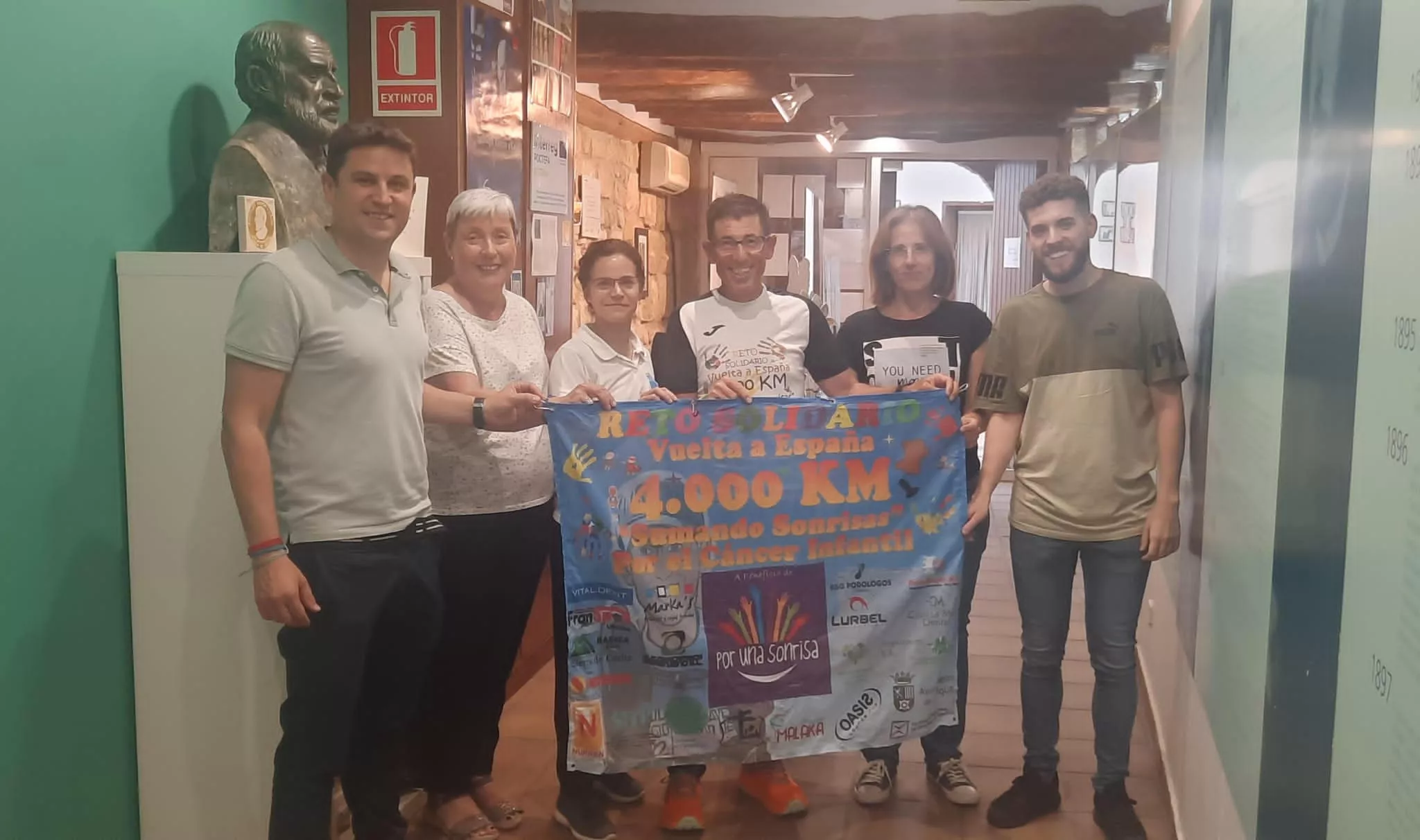 José Antonio Nieto llega a Ayerbe con su reto solidario contra el cáncer infantil