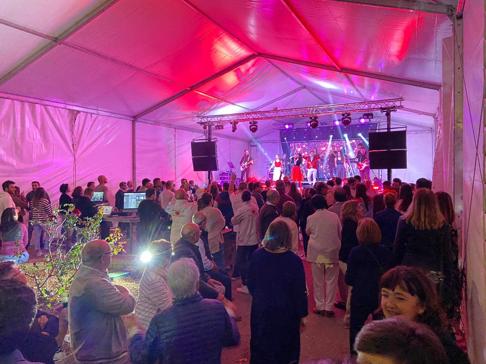 Fiestas de Montesusín 2022. La orquesta y su público