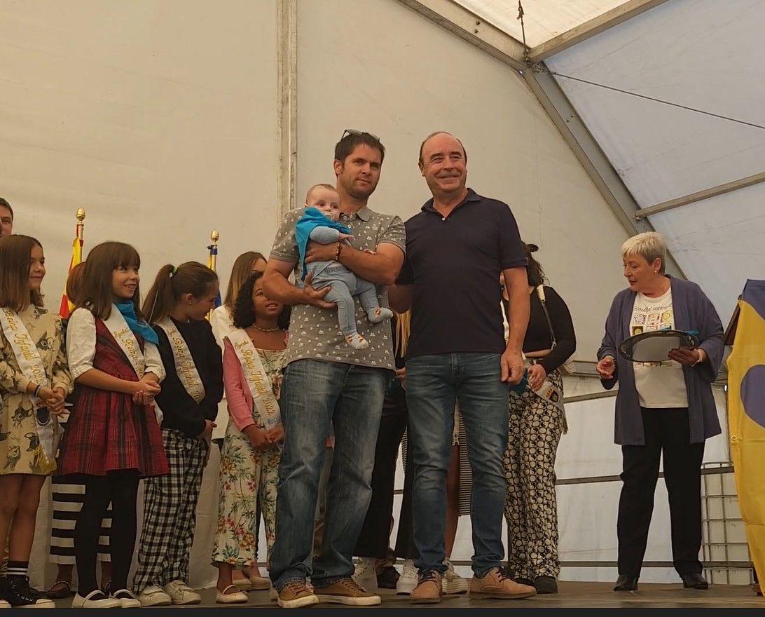 Pañoleta para los niños que no han cumplido un año desde la última feria. Foto Myriam Martínez