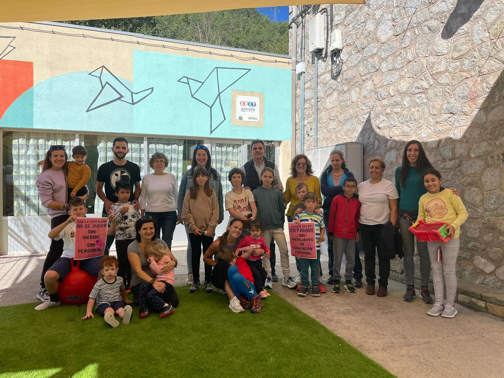 CEIP Montanuy, en una de las concentraciones que se han celebrado en las últimas semanas. CEIP Montanuy, en una de las concentraciones que se han celebrado en las últimas semanas.