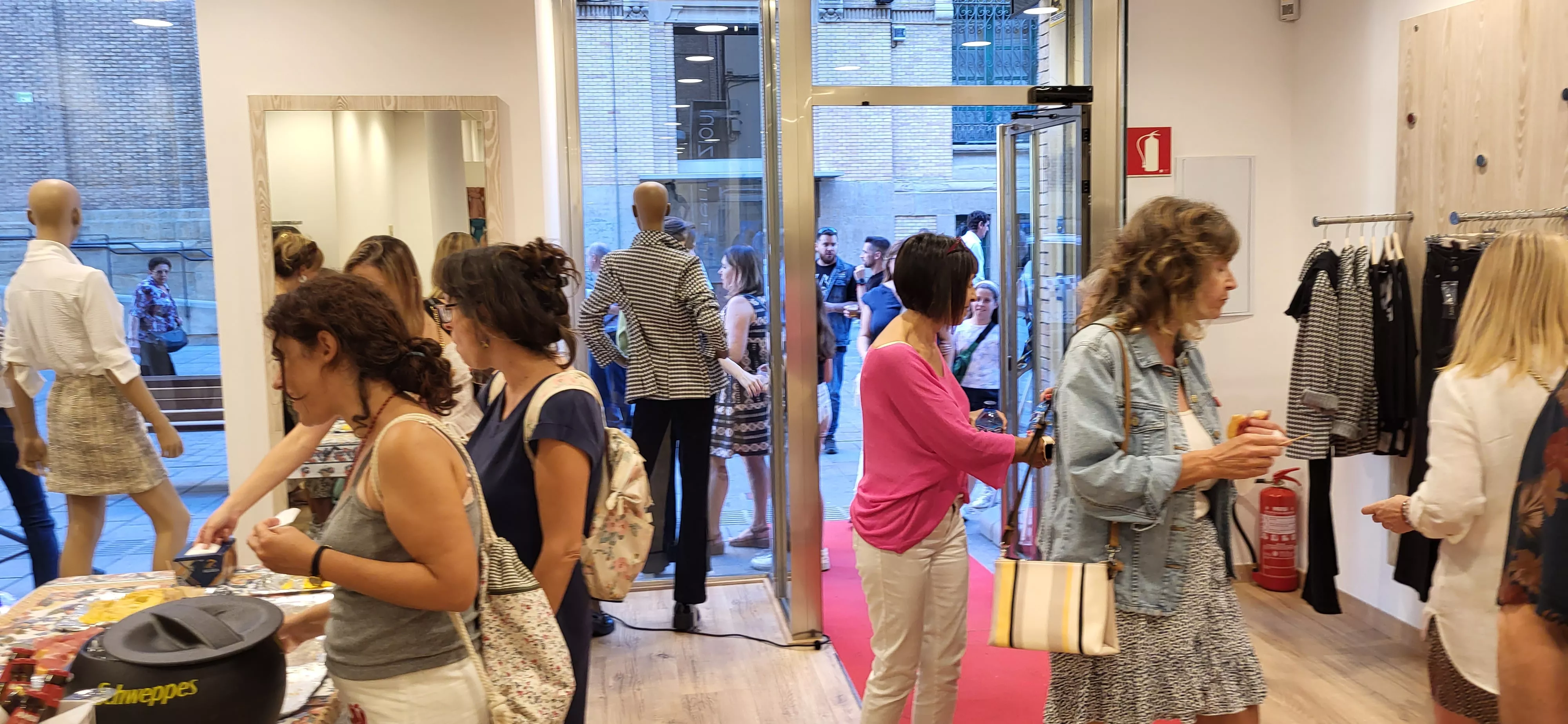 Reapertura de Tentazioni en un nuevo local comercial en Huesca. Foto Mercedes Manterola