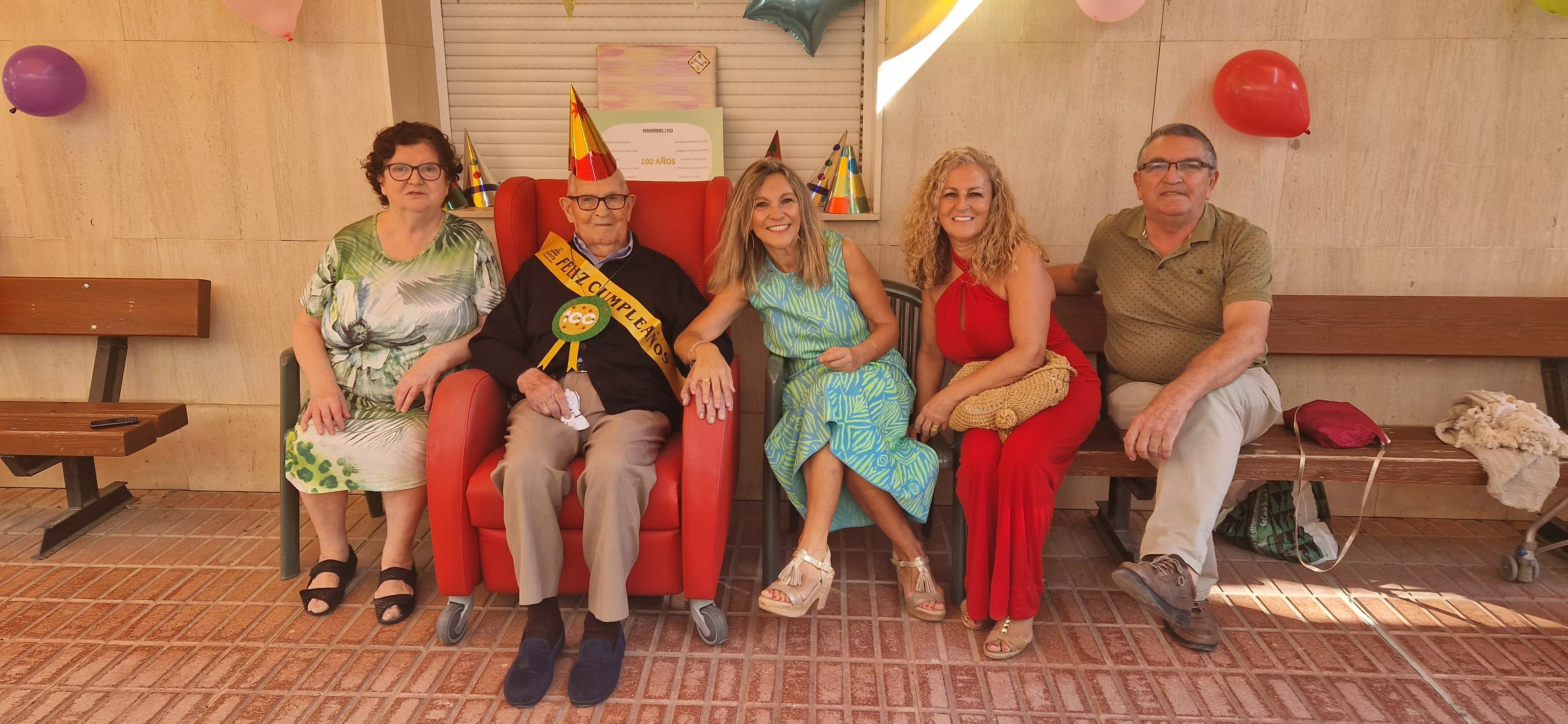 Centenario de Francisco Teringuer en la Residencia Sagrada Familia de Huesca. Foto Myriam Martínez Centenario de Francisco Teringuer en la Residencia Sagrada Familia de Huesca. Foto Myriam Martínez