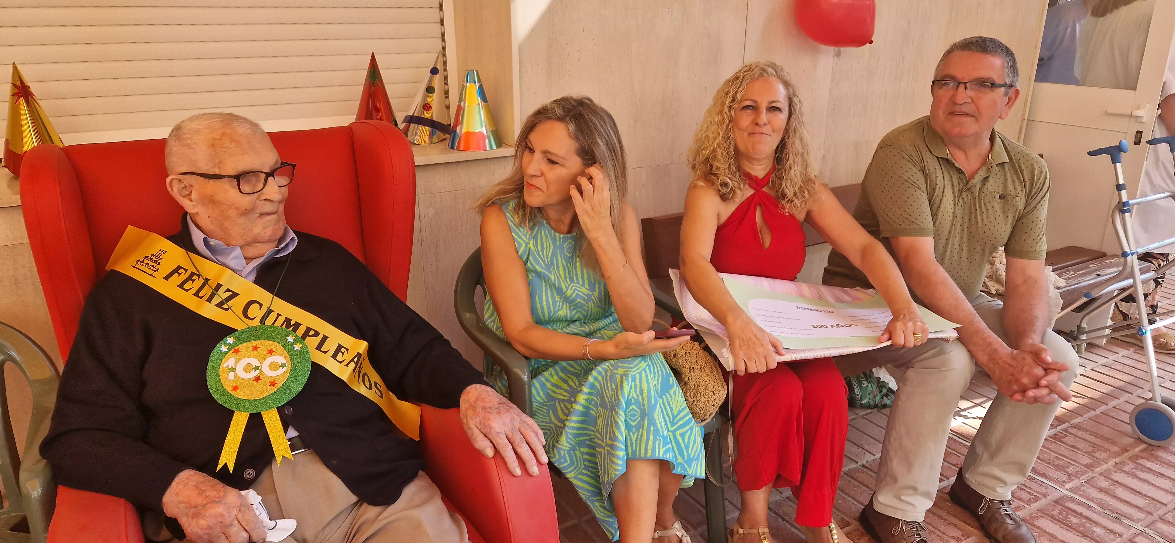 Centenario de Francisco Teringuer en la Residencia Sagrada Familia de Huesca. Foto Myriam Martínez