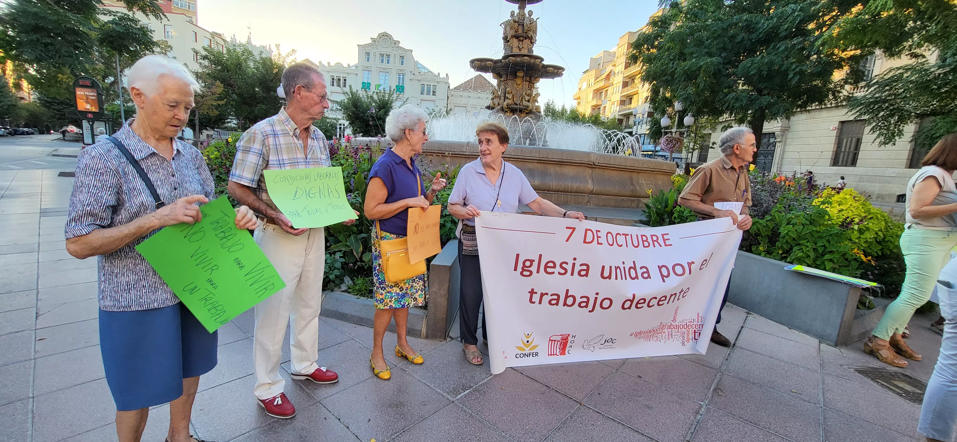 Concentración en Huesca con el lema “Un Trabajo Decente tiene que ser un Trabajo Saludable”. Foto Mercedes Manterola
