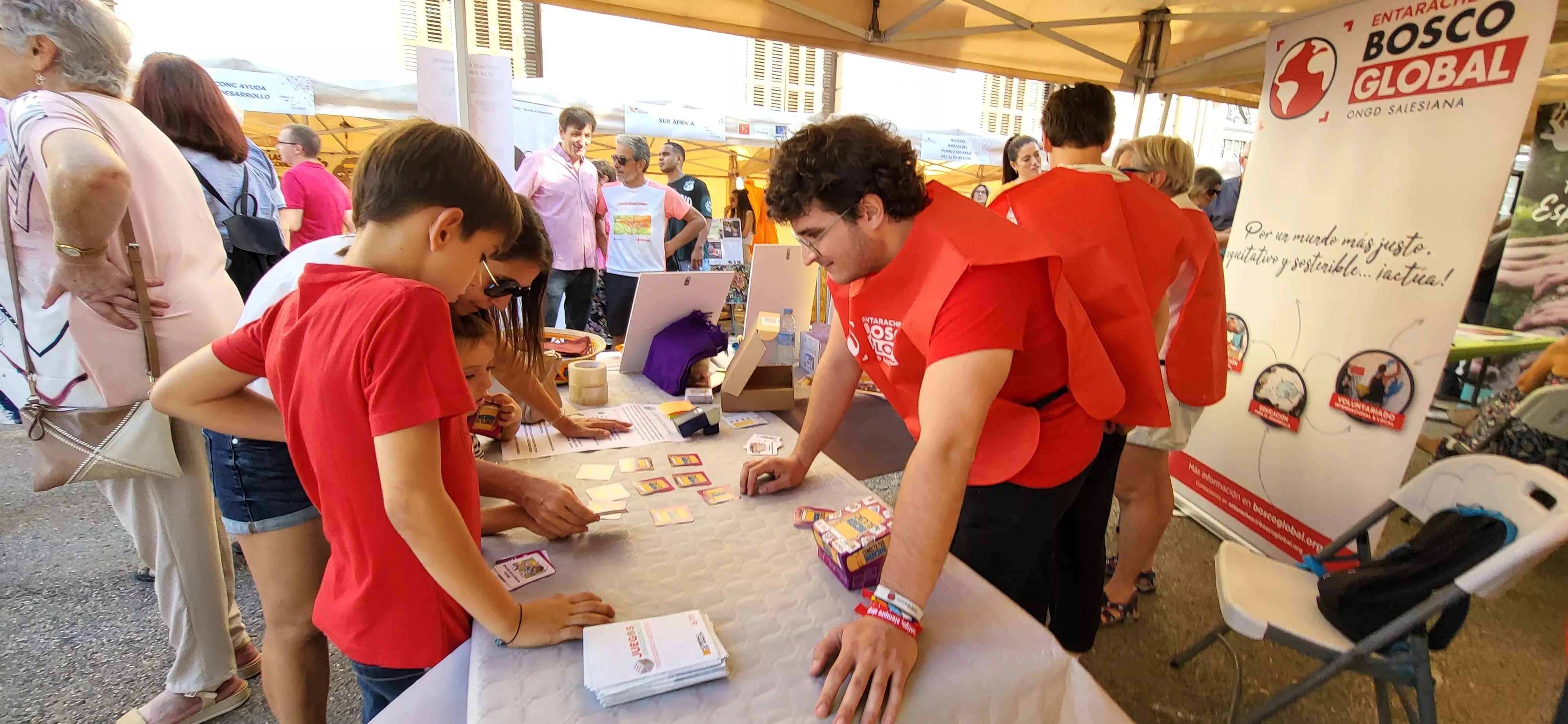 Feria de Entidades celebrada en Huesca. Foto: Mercedes Manterola