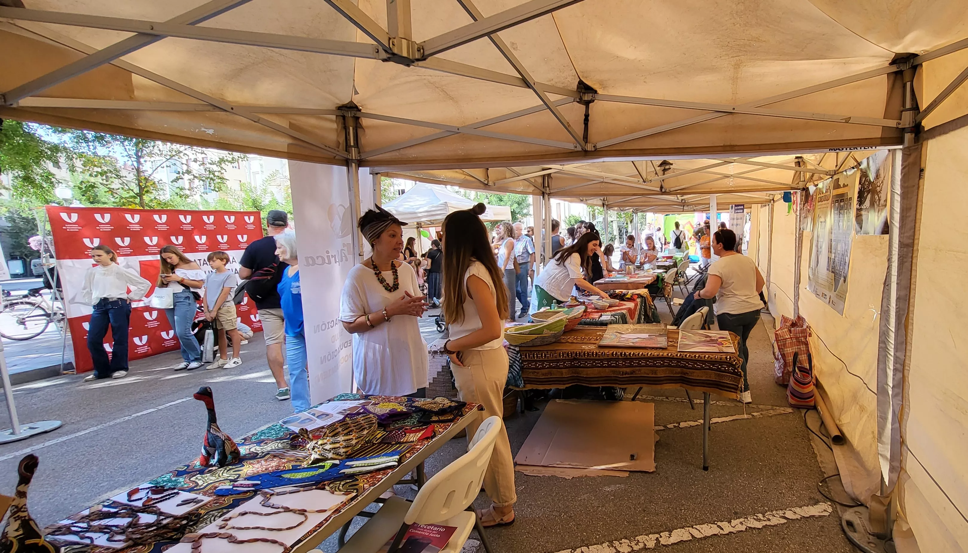 Feria de Entidades celebrada en Huesca. Foto: Mercedes Manterola