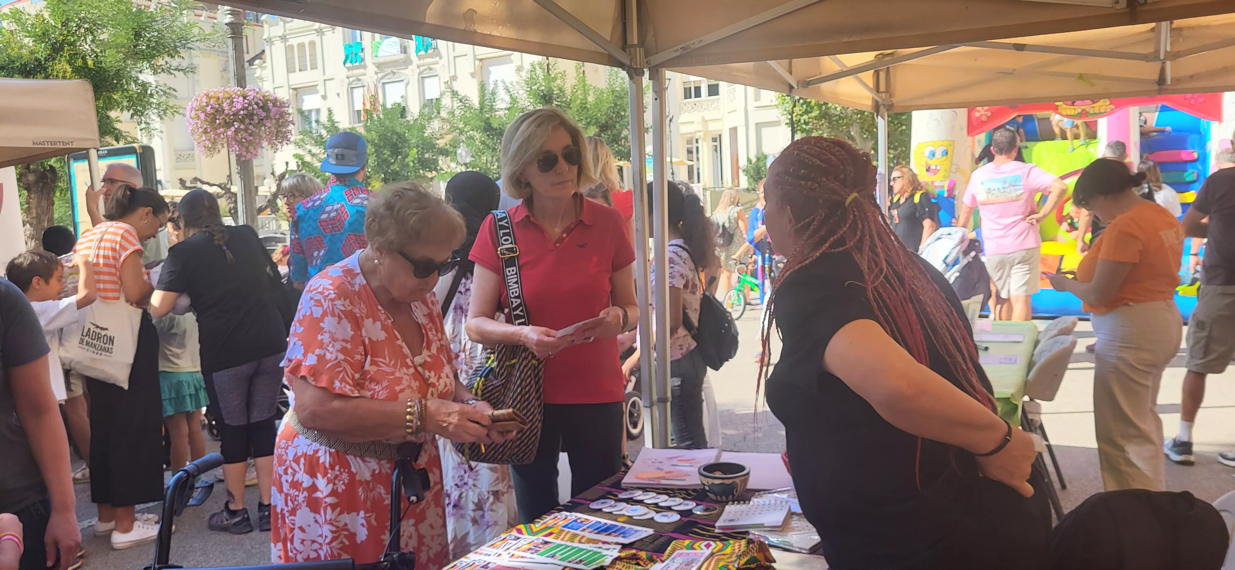 Feria de Entidades celebrada en Huesca. Foto: Mercedes Manterola