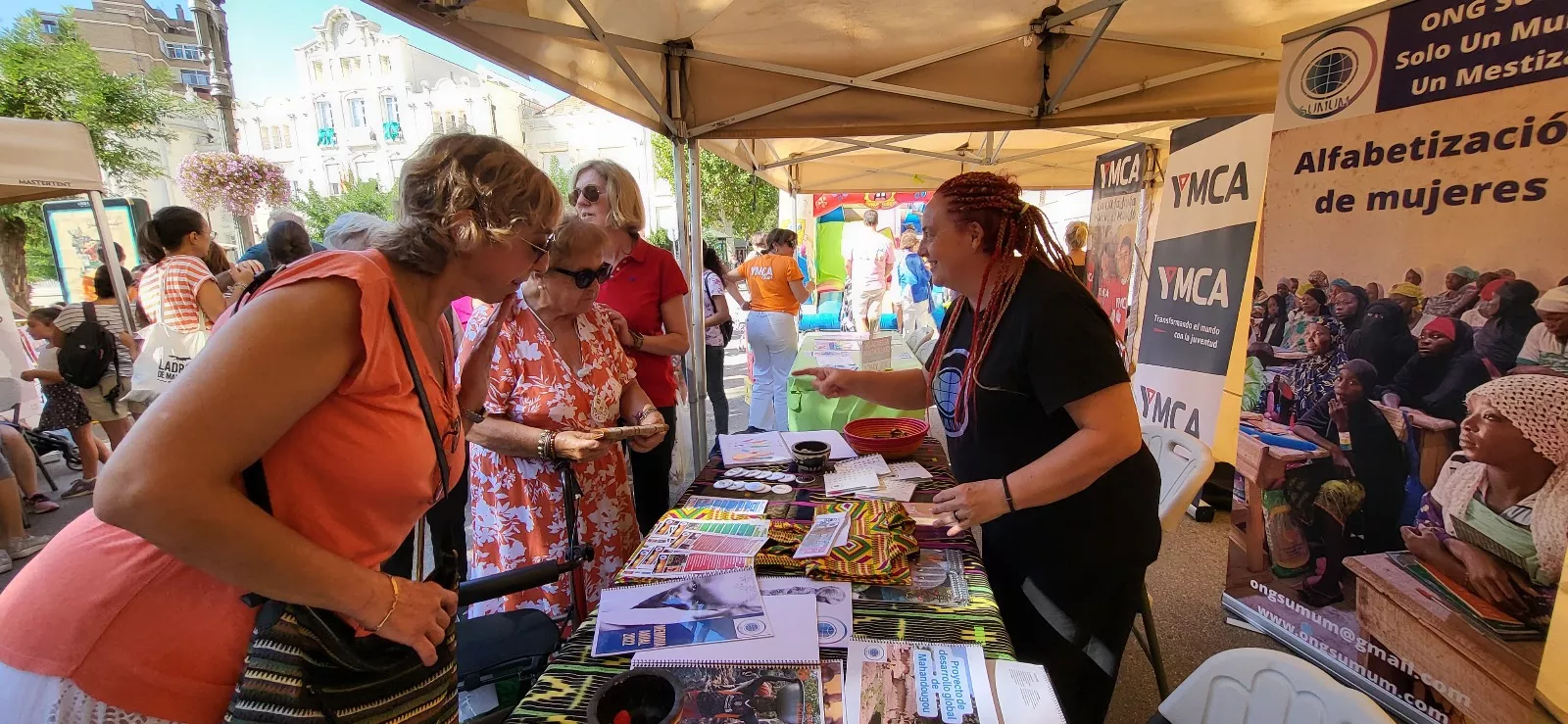 La Feria de Entidades de Huesca ha estado muy animada. Foto Mercedes Manterola La Feria de Entidades de Huesca ha estado muy animada. Foto Mercedes Manterola