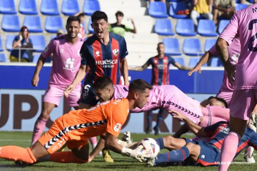Huesca 0-1 Eldense. Los jugadores, sin atisbo de mejora.