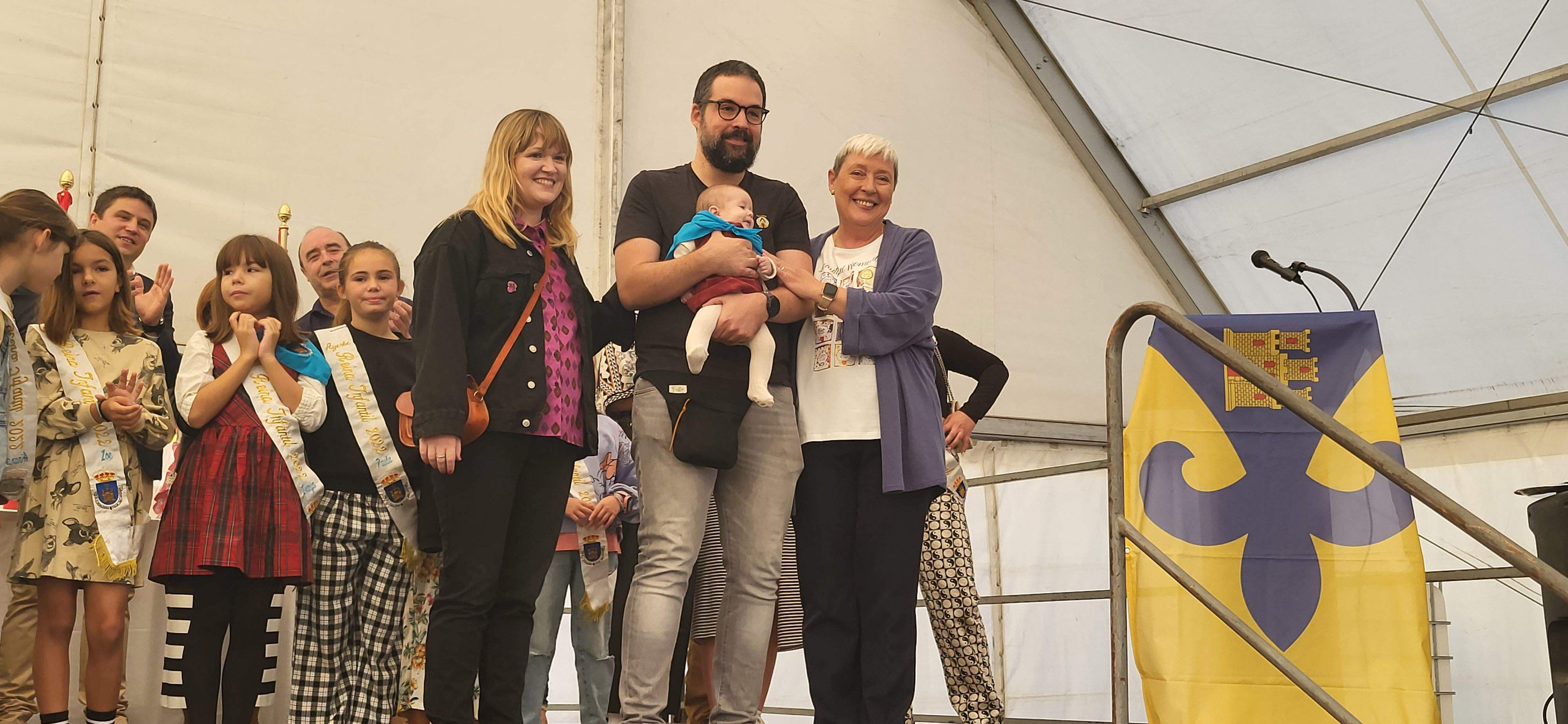 Pañoleta para los niños que no han cumplido un año desde la última feria. Foto Myriam Martínez